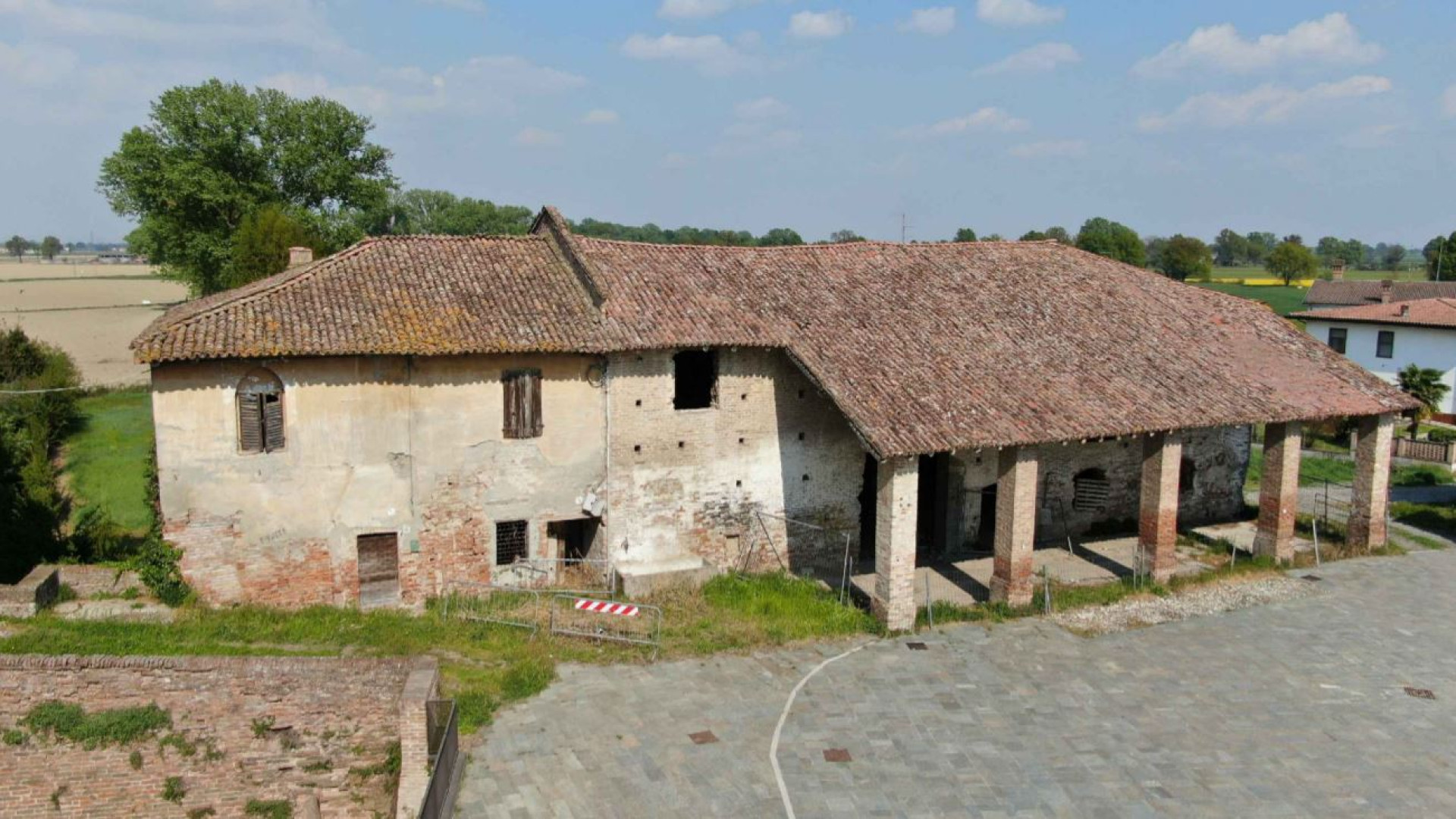 Calendasco, nuova vita per le scuderie del castello grazie a un bando regionale
