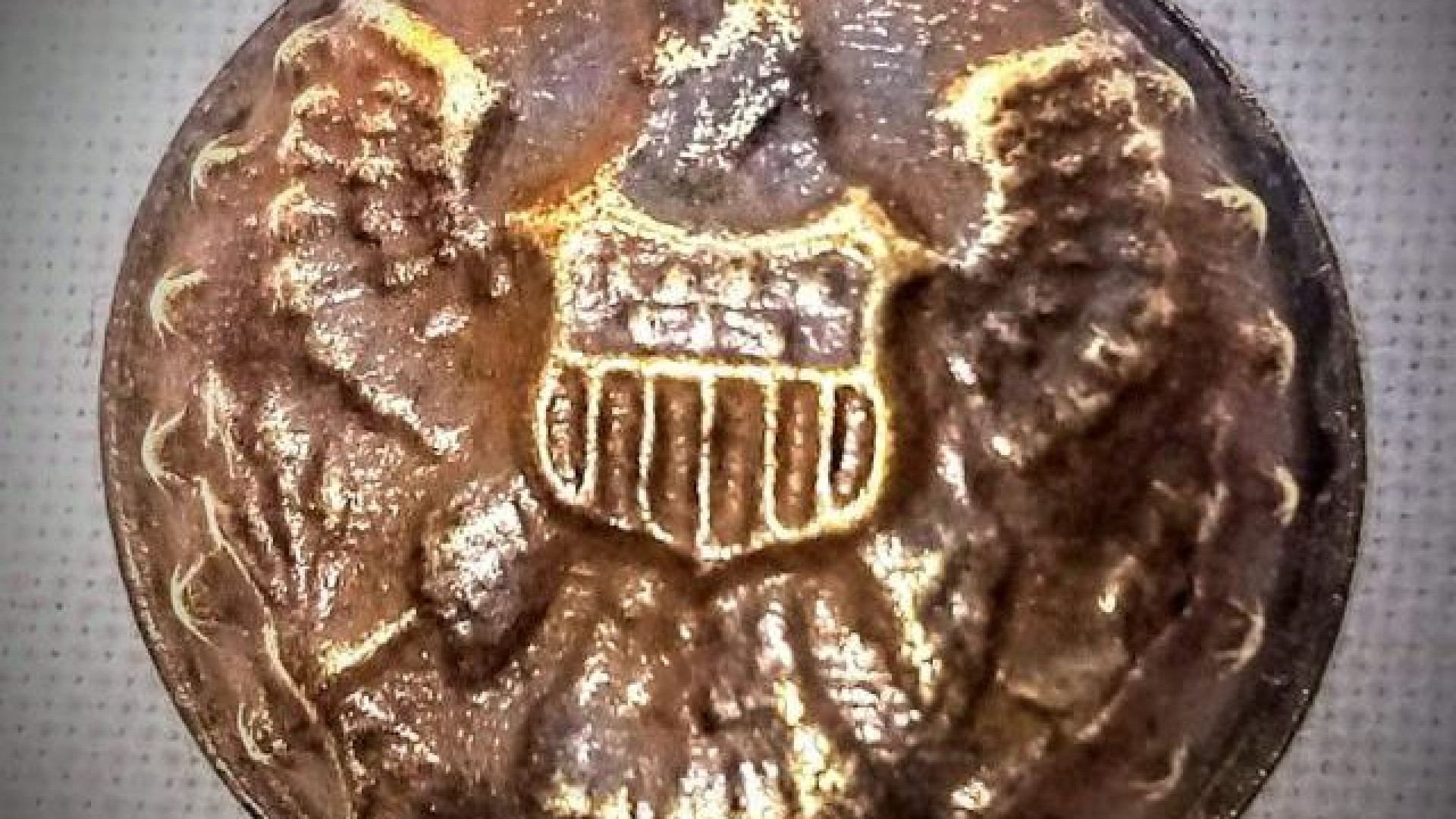 A caccia di reperti con il metal detector trova un bottone dell’esercito nordista