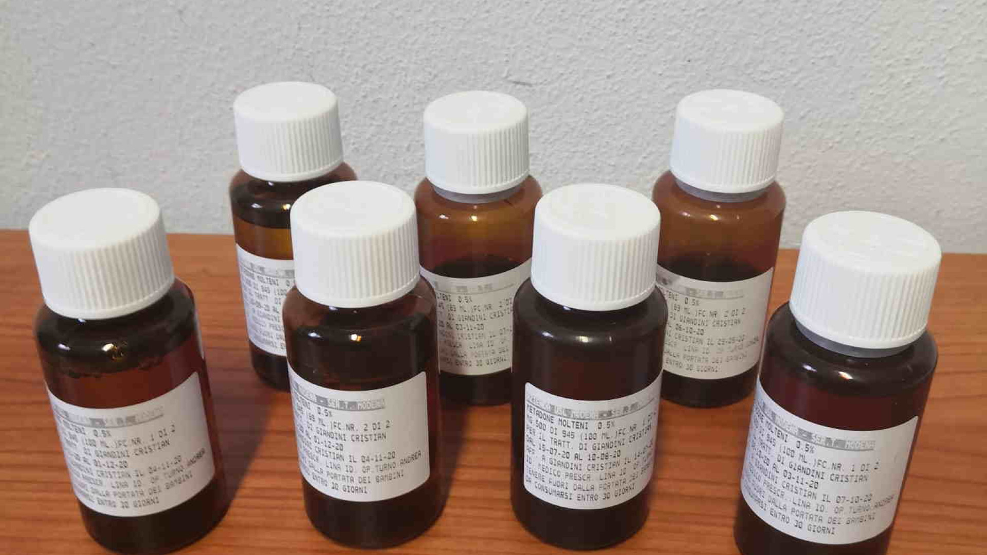 Sette flaconi di metadone e siringhe in auto: denunciato un 47enne
