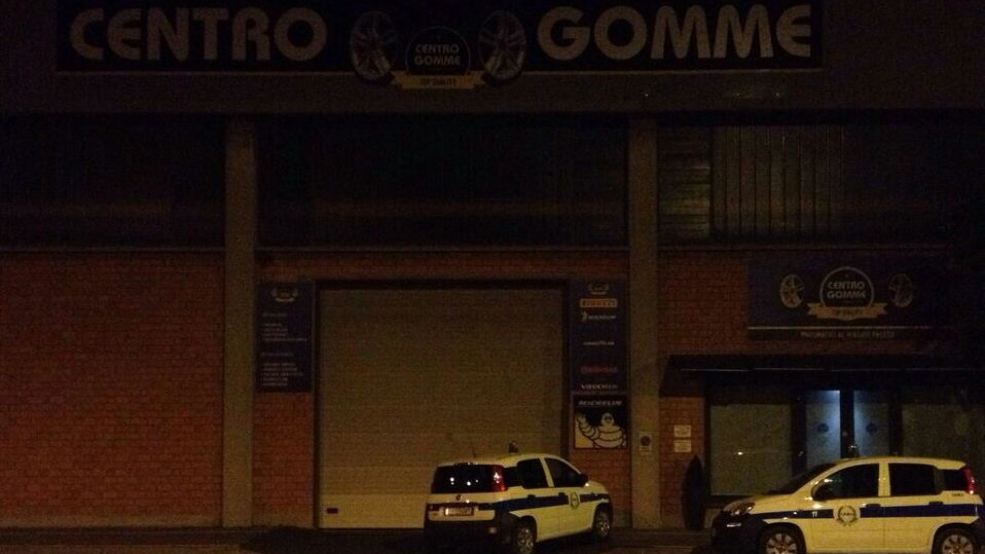 Scatta l'allarme, nella notte fallisce il colpo grosso al Centro gomme