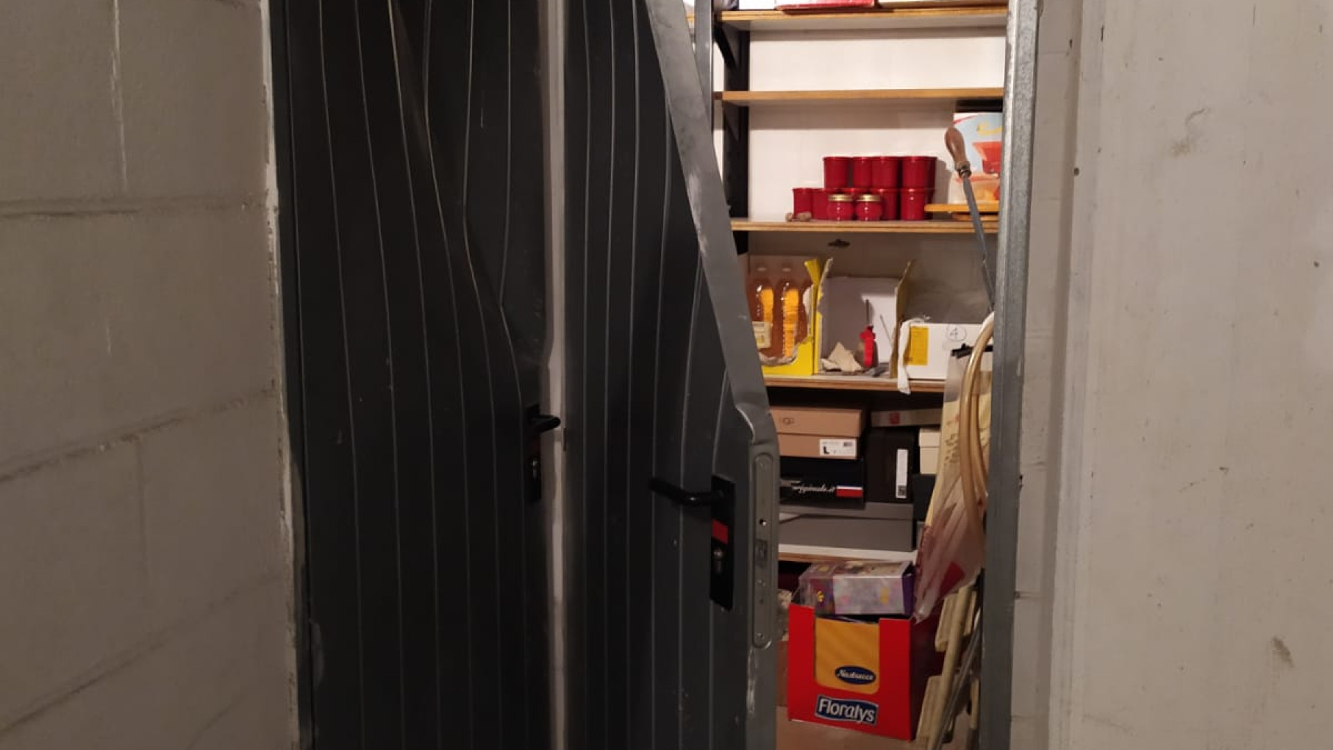 Raid dei ladri alla Besurica, sventrati gli accessi a otto cantine. FOTO