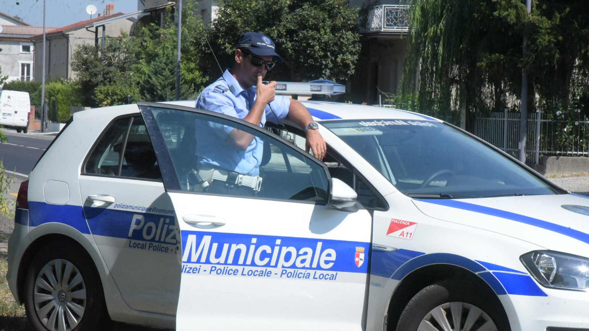 Transita in Ztl per 55 volte, paga in contanti 3mila euro di multa