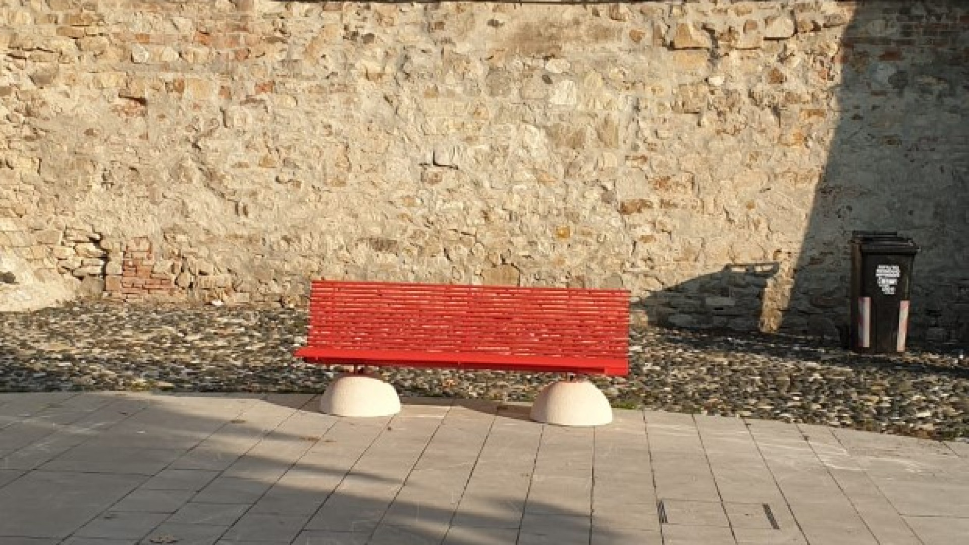 Panchina rossa anche a Pianello per dire no alla violenza sulle donne