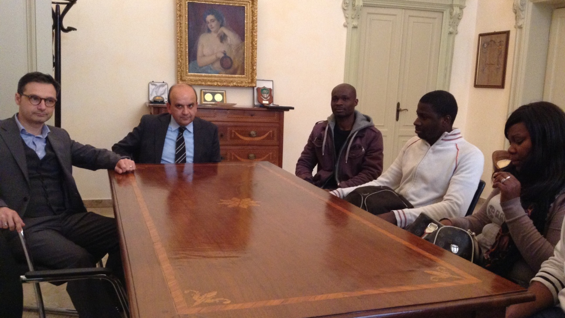 "Vogliamo aiutare i nuovi profughi": il sindaco incontra i rifugiati politici