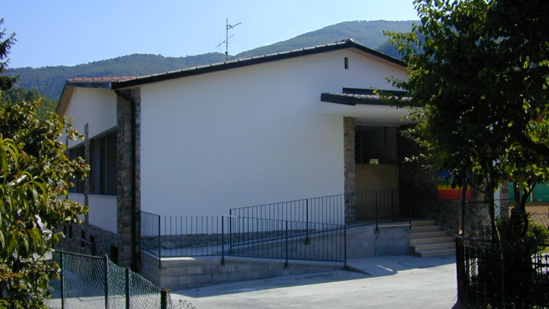 Tagli alle scuole in montagna, la Regione: "Stiamo lavorando a una soluzione"
