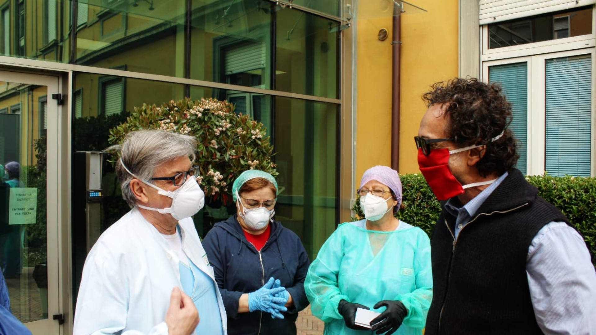 Cinque sonde ecografiche da 20mila euro donate da Capitelli all'ospedale