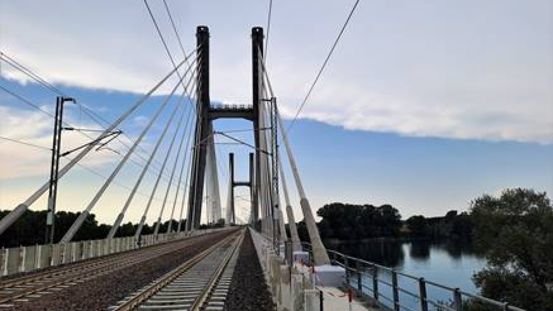 Cento sensori controllano il "respiro" del ponte sul Po. Sostituiti appoggi delle pile