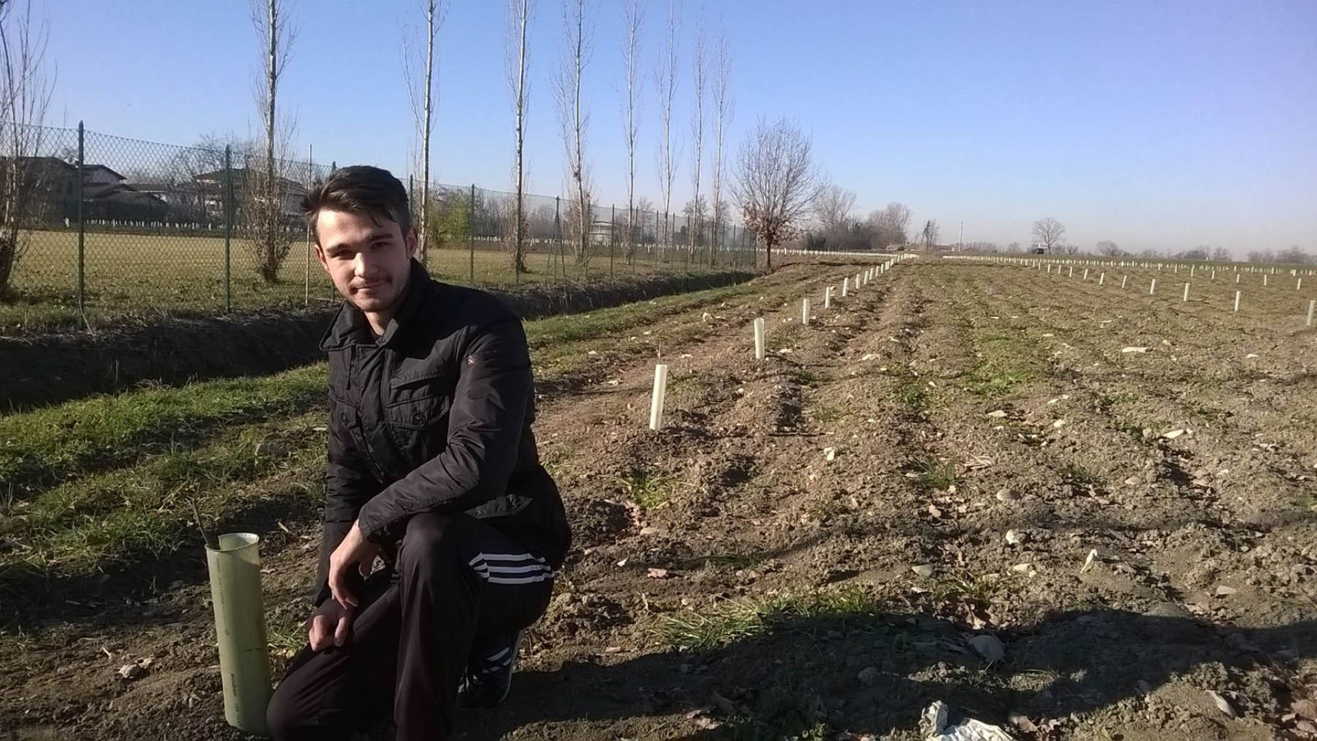 La storia di Luca che a 22 anni ha aperto un noccioleto in pianura