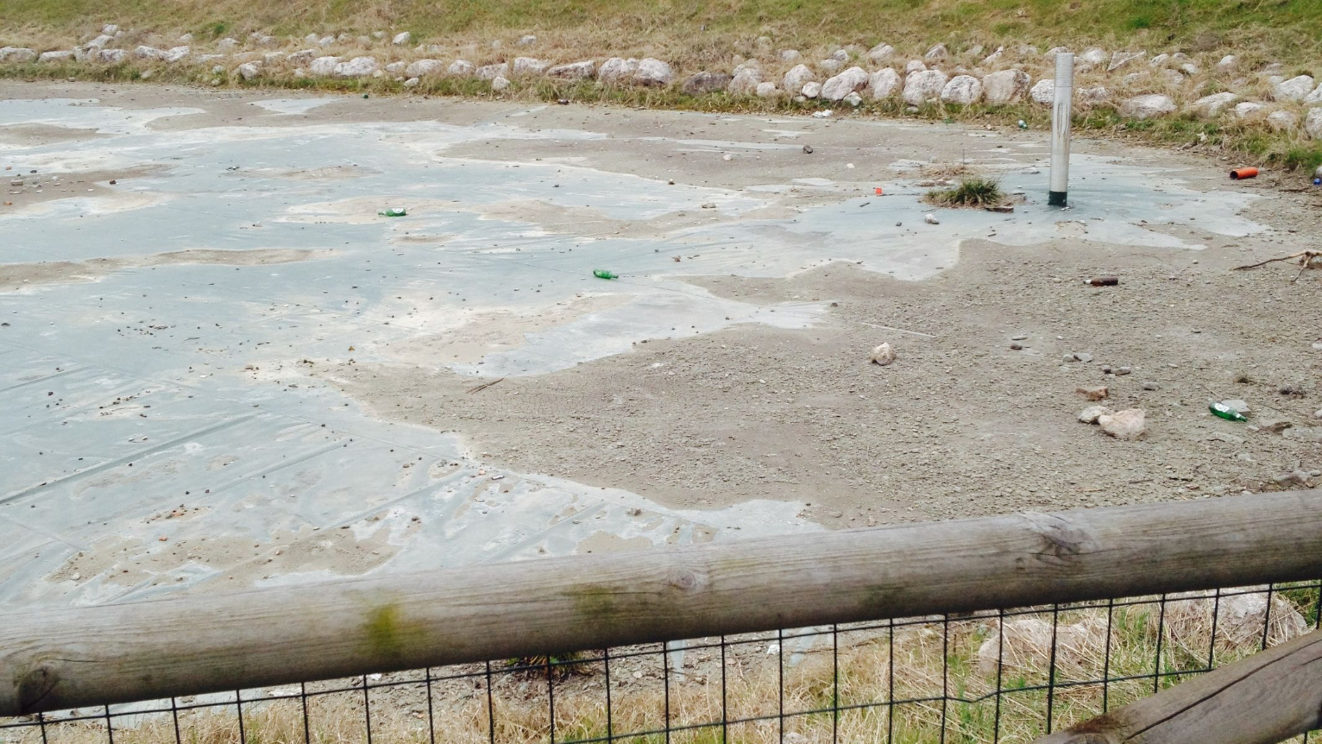 Ex Unicem, il laghetto diventerà un prato. Da lunedì via ai lavori