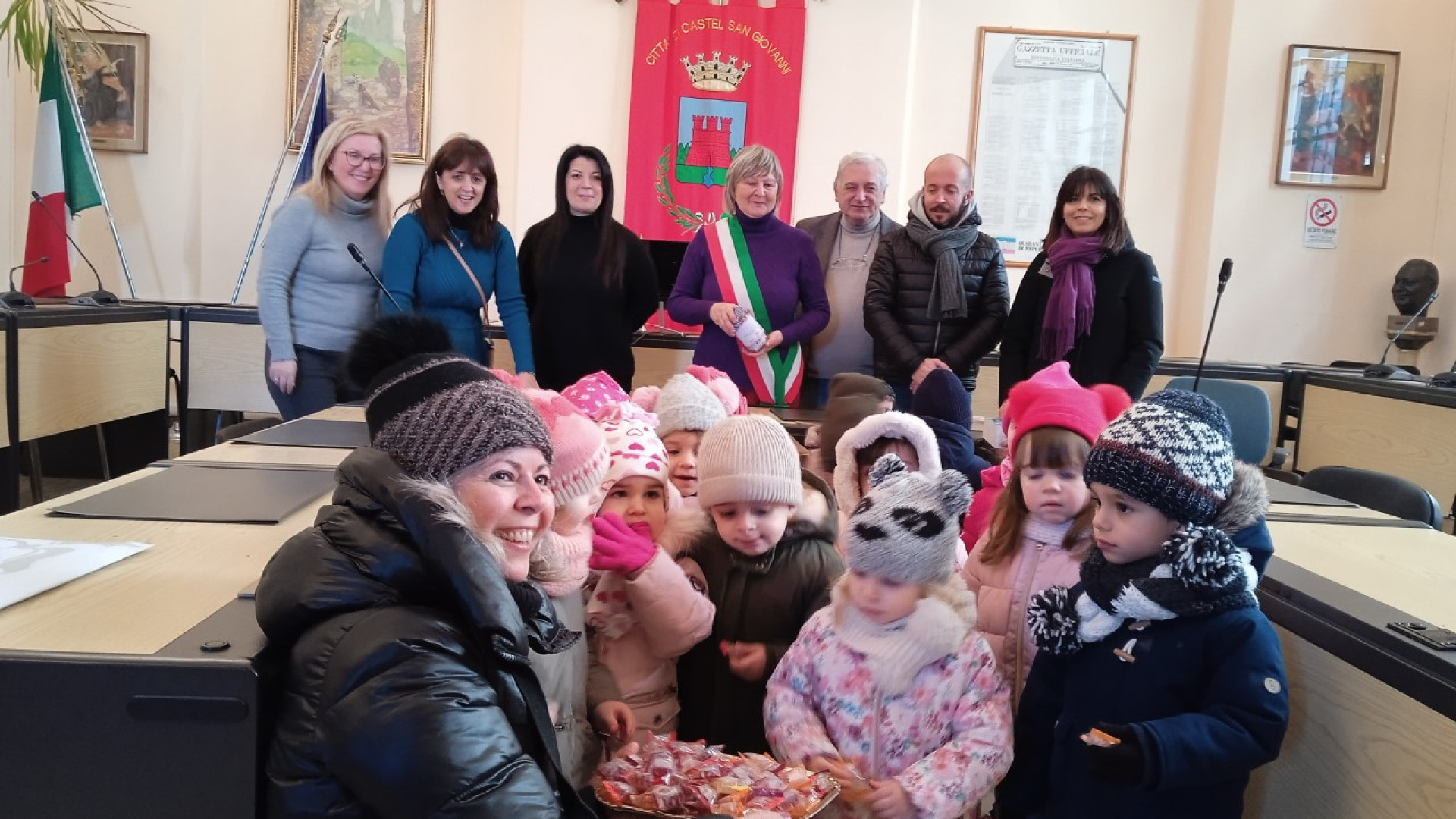 Castello, i piccoli dell'asilo Biribimbo consegnano i loro "desideri" al sindaco