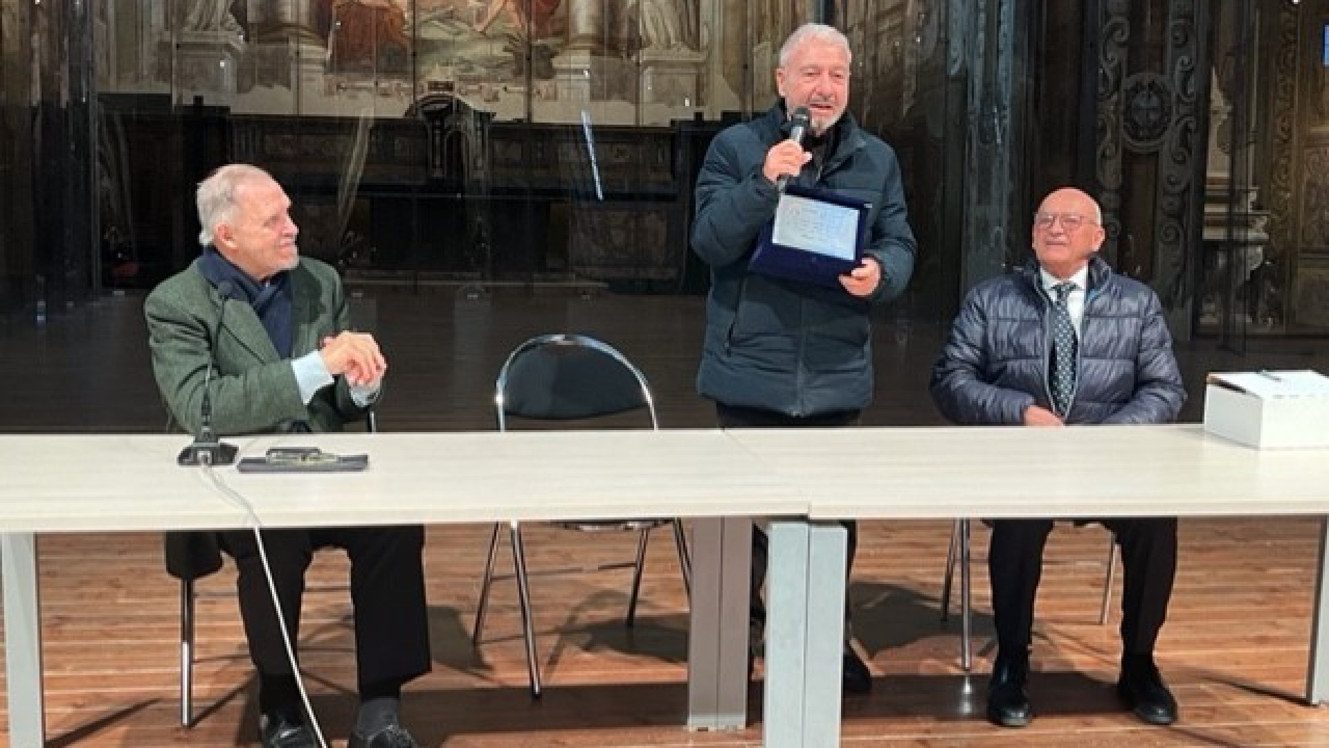 Gli ex allievi del Collegio San Vincenzo tornano ai Teatini e premiano Franco Scepi