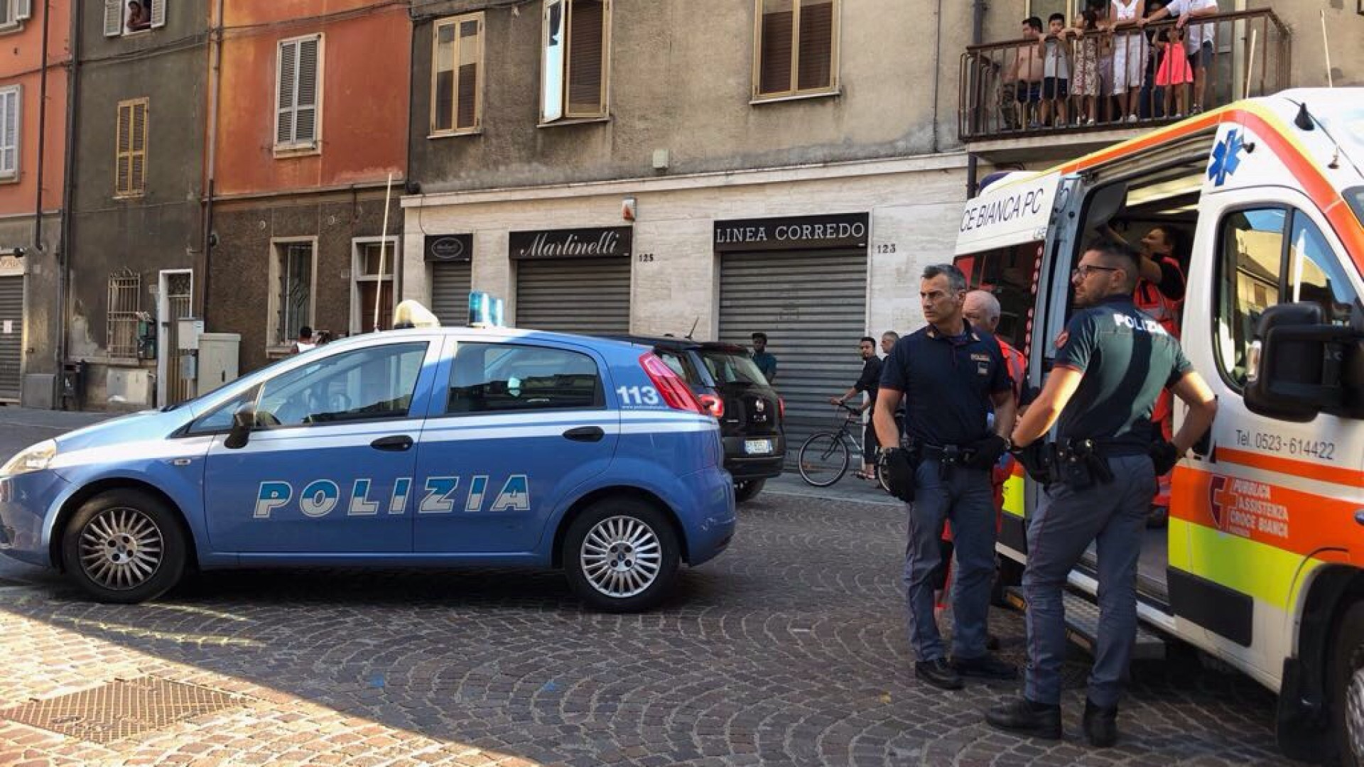 Ferito a bottigliate. All'origine della lite un selfie con il telefonino