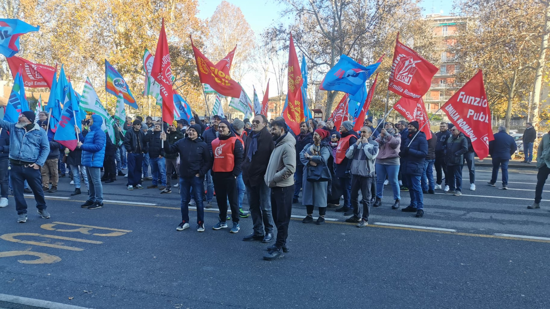 Sciopero metalmeccanici a Piacenza, in 300 davanti a Confindustria