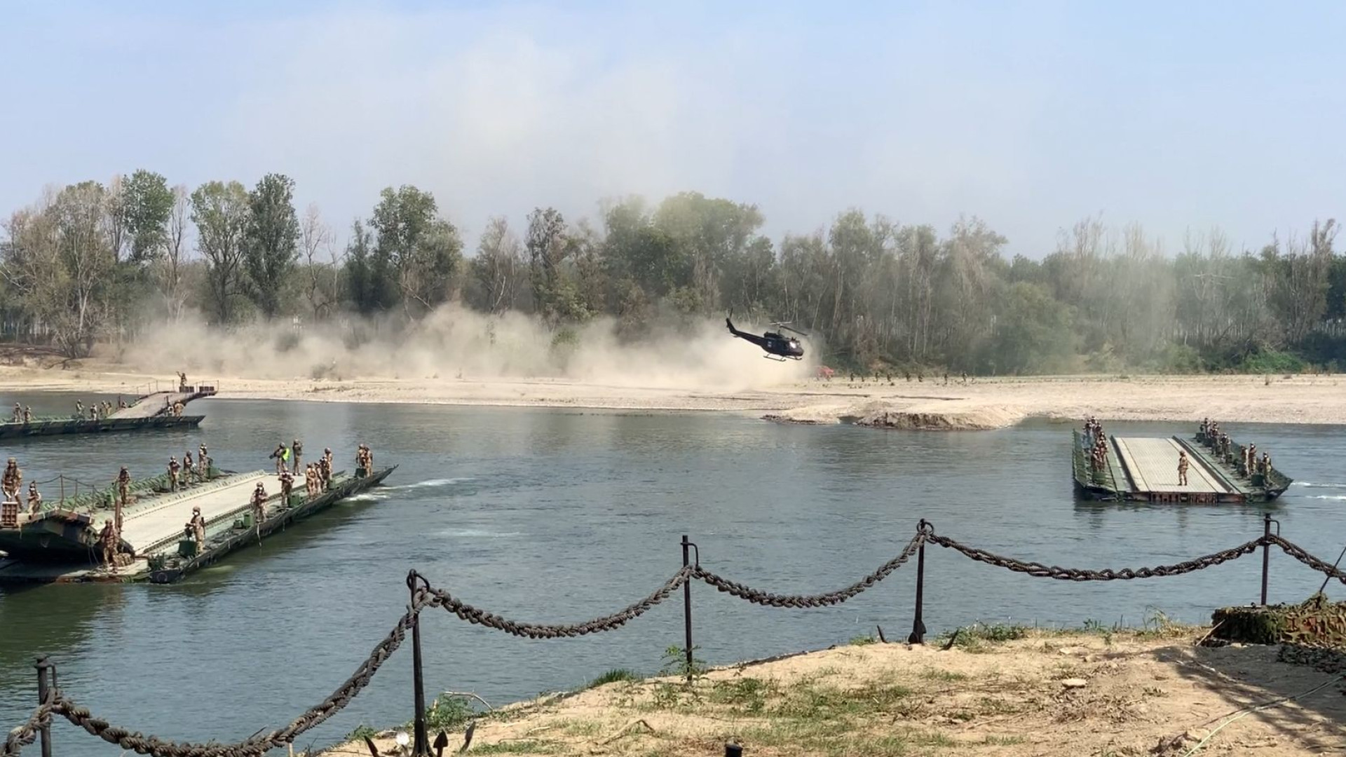 Ripristino di ferrovie e posa di ponti. Battaglia digitale nei cieli. E' l'esercitazione Argo
