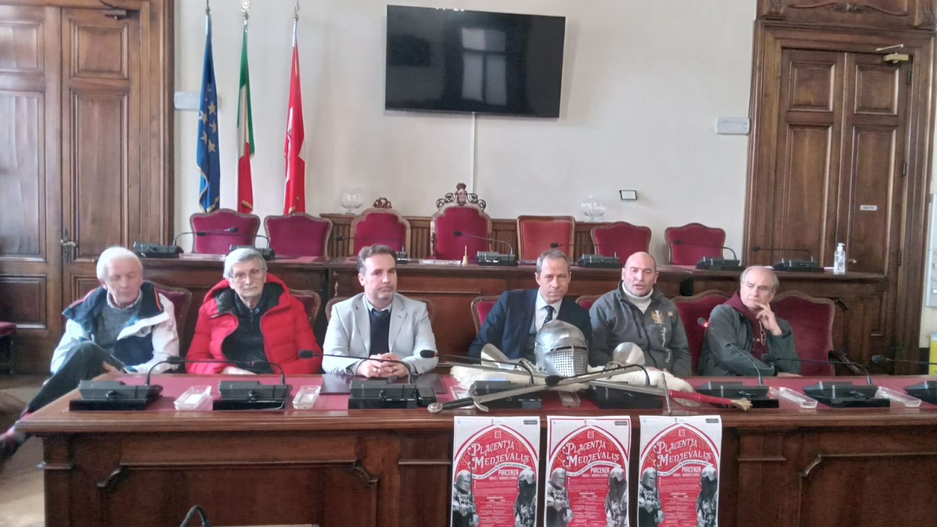 Piacenza si tuffa nel passato: visite al Gotico e torneo medievale in piazza Cavalli