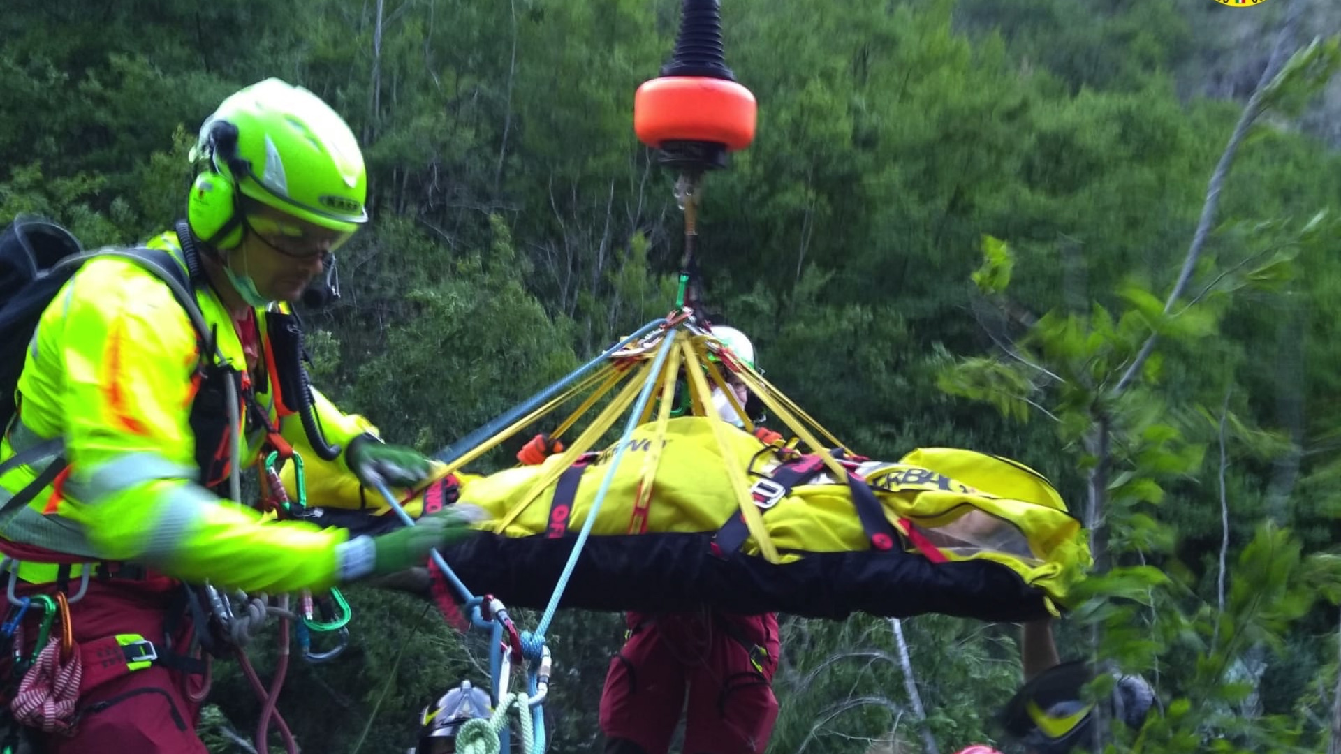 Elicottero del 118 e soccorso Alpino per trarre in salvo una 30enne ferita