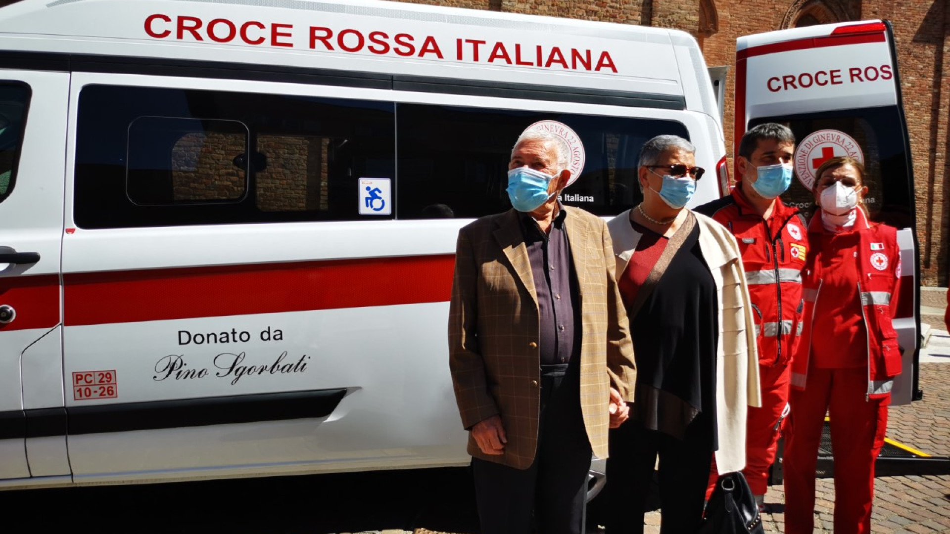 La donazione di Pino, 81 anni: un pulmino per disabili alla Croce Rossa