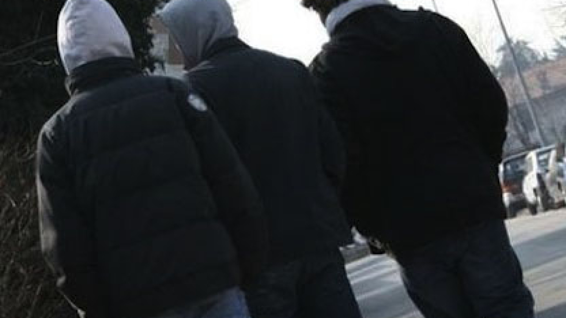 Rapina uno studente alla fermata del bus, denunciato 17enne