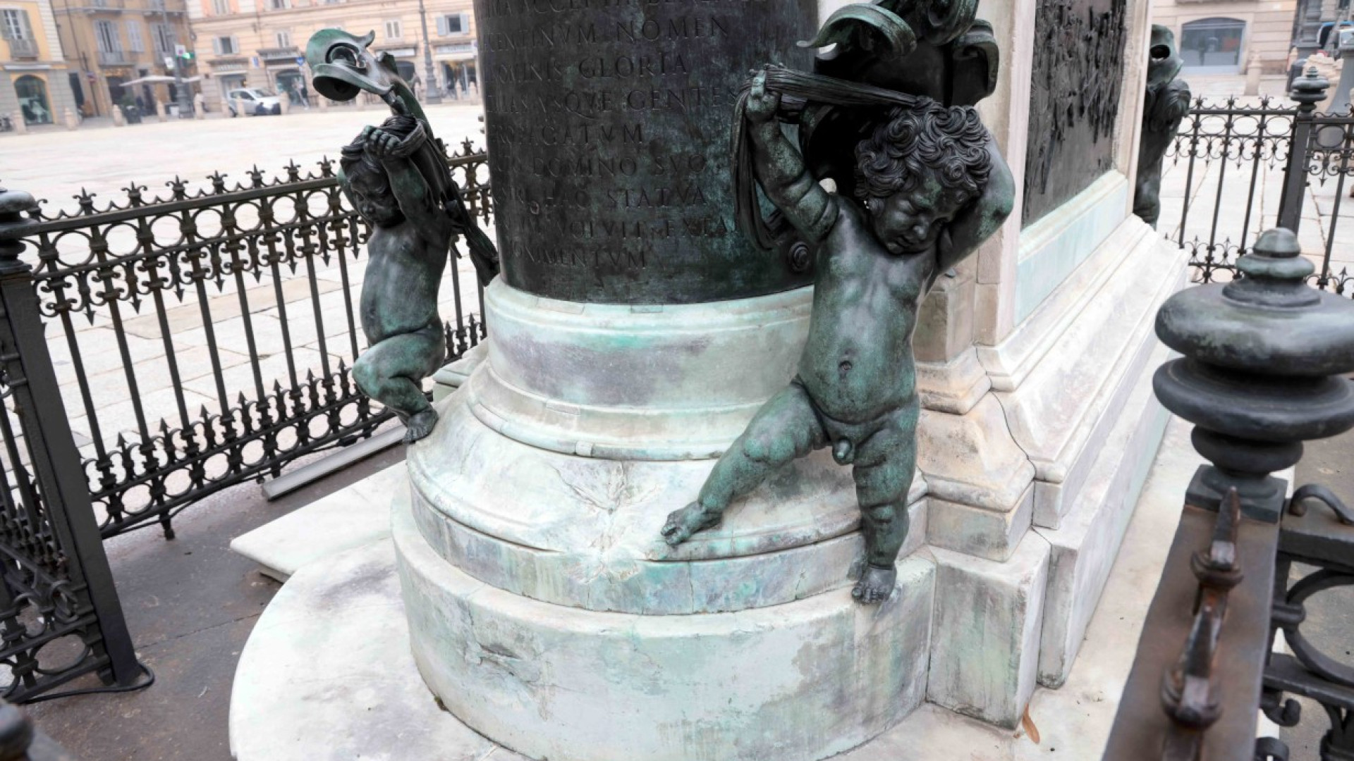 I marmi delle statue del Mochi virano colore, indagine dell'Opificio di Firenze