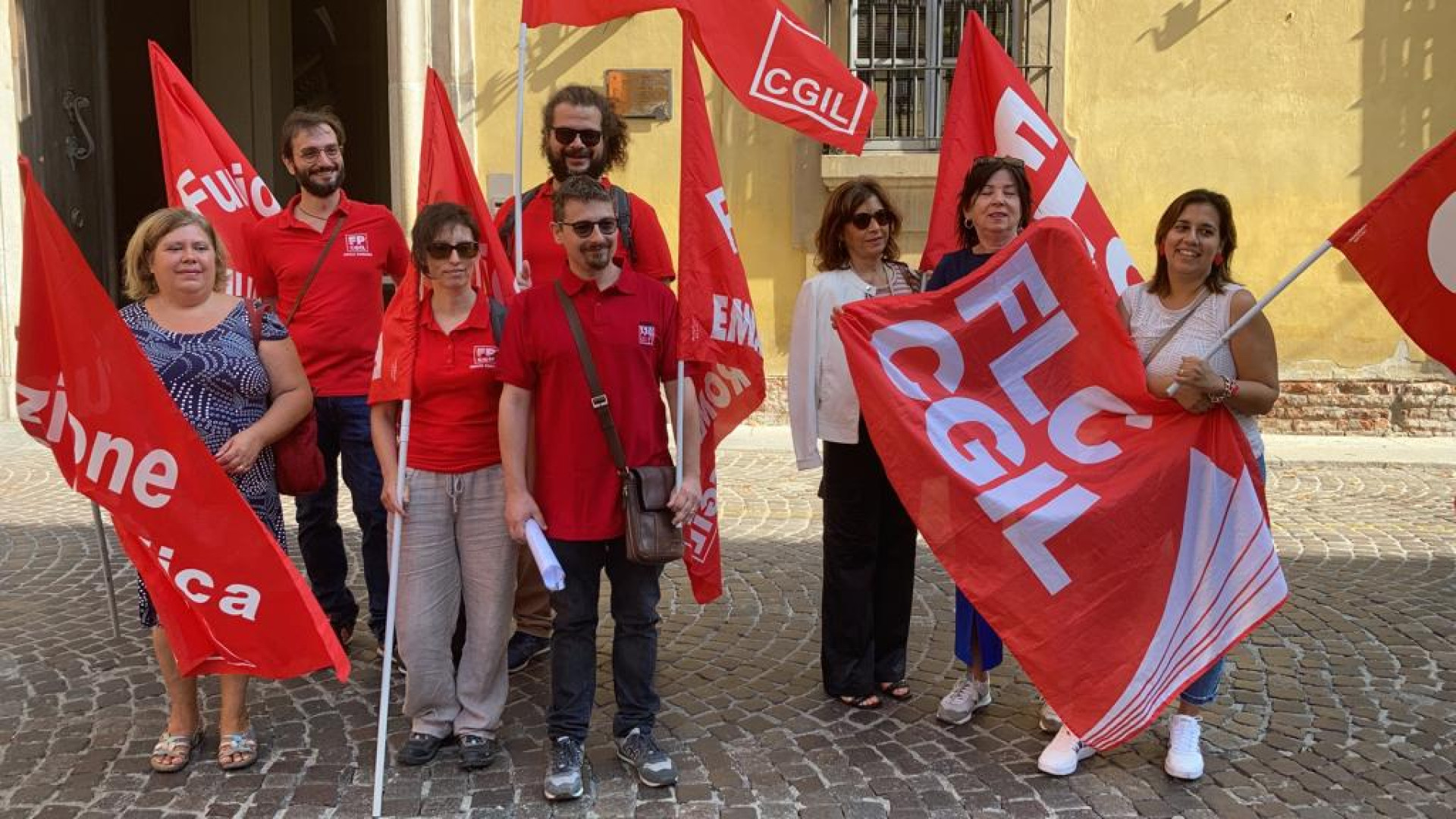 Domani riparte la scuola. Presidio della Cgil: "Tutelare i docenti dell'inclusione"