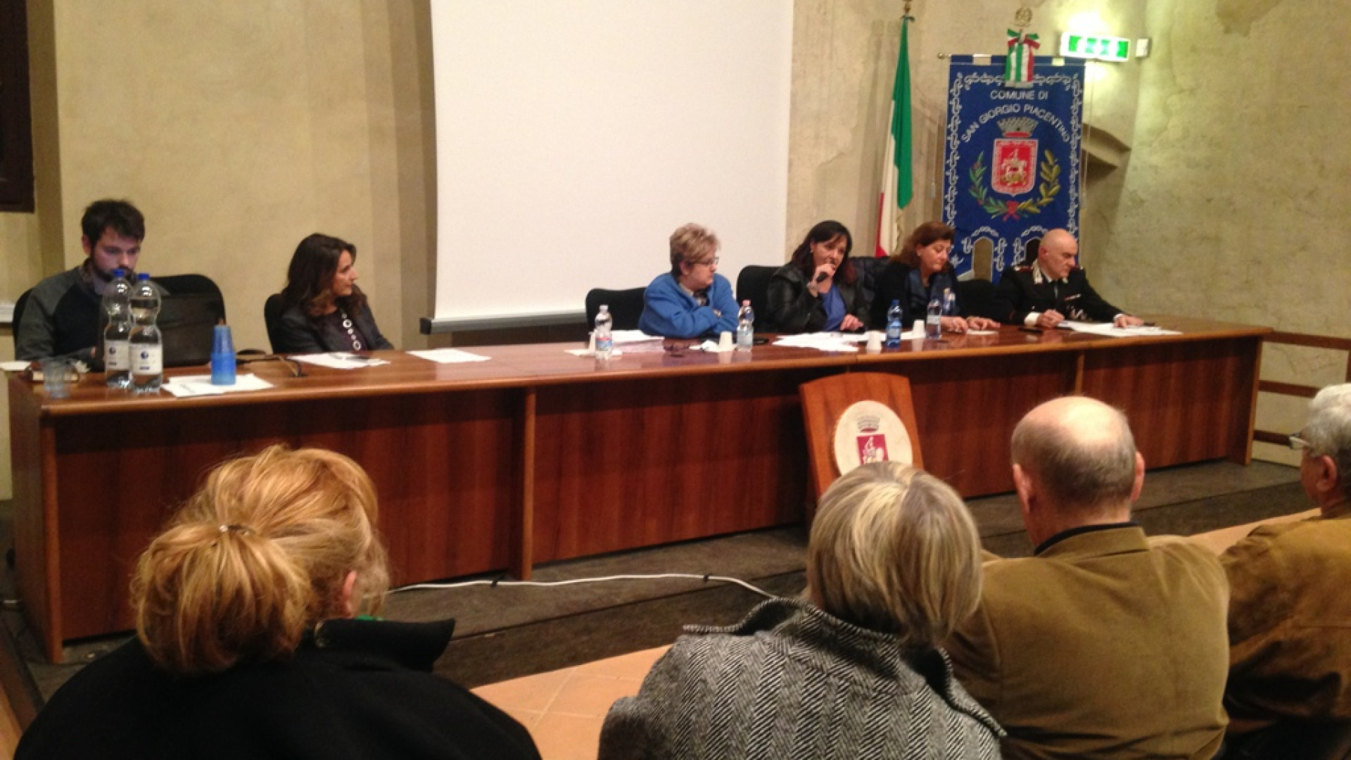 San Giorgio, folla all'incontro sulla sicurezza: consegnate 4mila firme