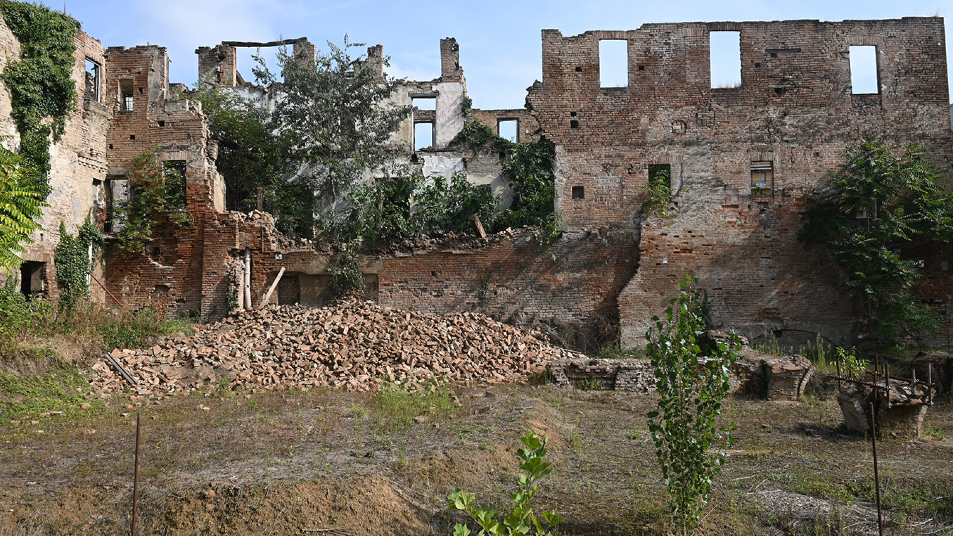 Ex convento Santa Chiara, ennesimo crollo di una parete del fabbricato