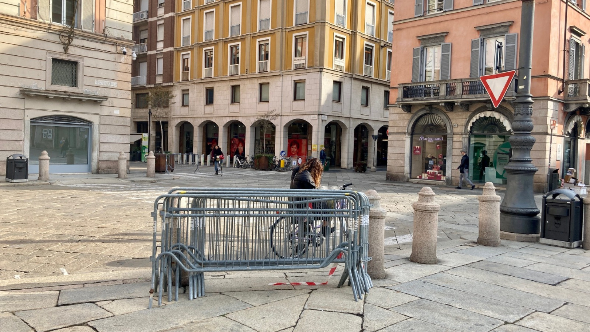 Da piazza Duomo al Gotico, transenne disseminate in città. "Obiettivo più ordine"