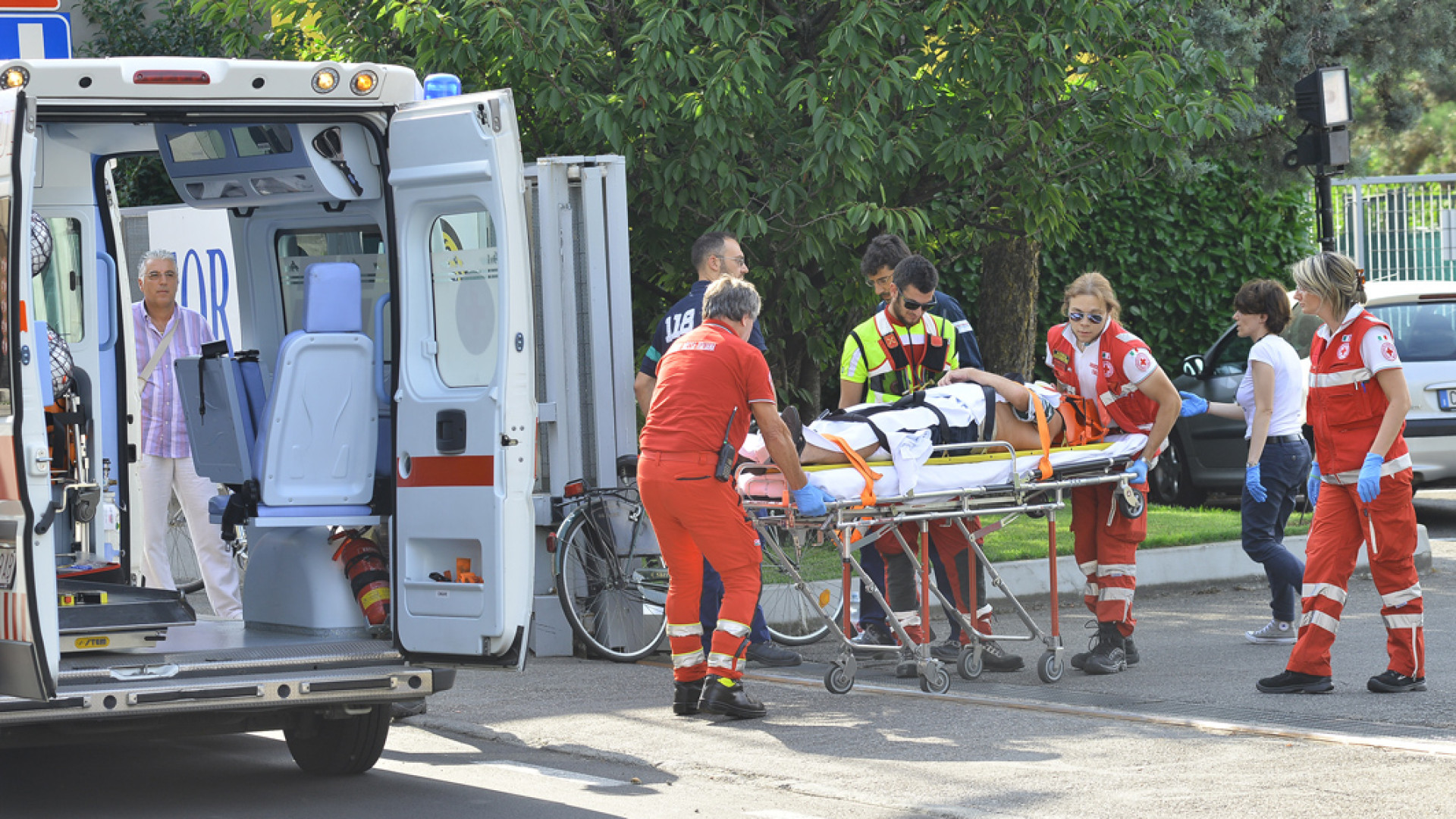 Borgotrebbia, cade ciclista. Trasportato all'ospedale in ambulanza