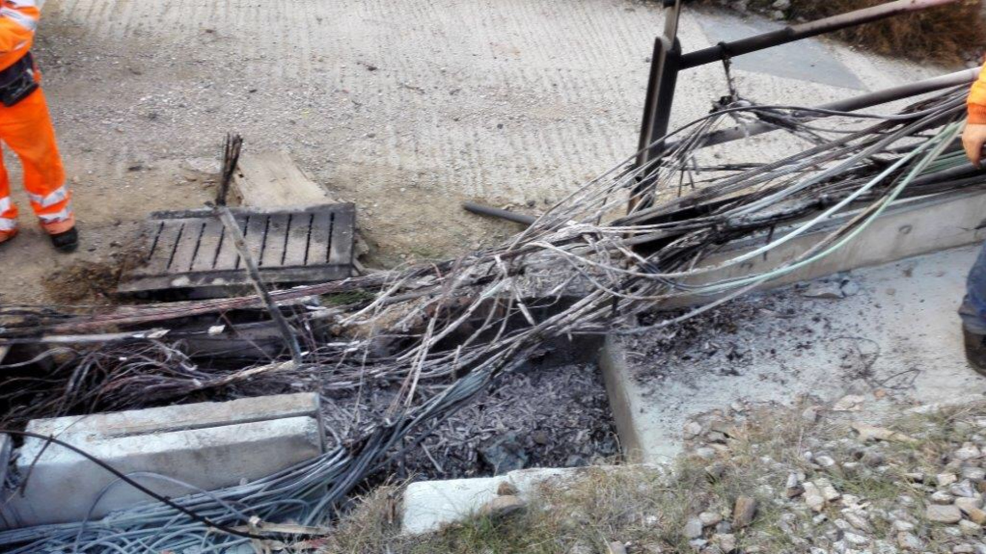 Incendiati i cavi-dati: traffico ferroviario in tilt sulla Bologna-Piacenza