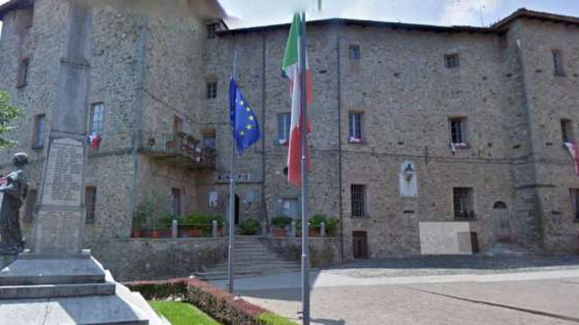 Pianello, stop all'ingresso negli uffici comunali: "Per tutelare i sette dipendenti"