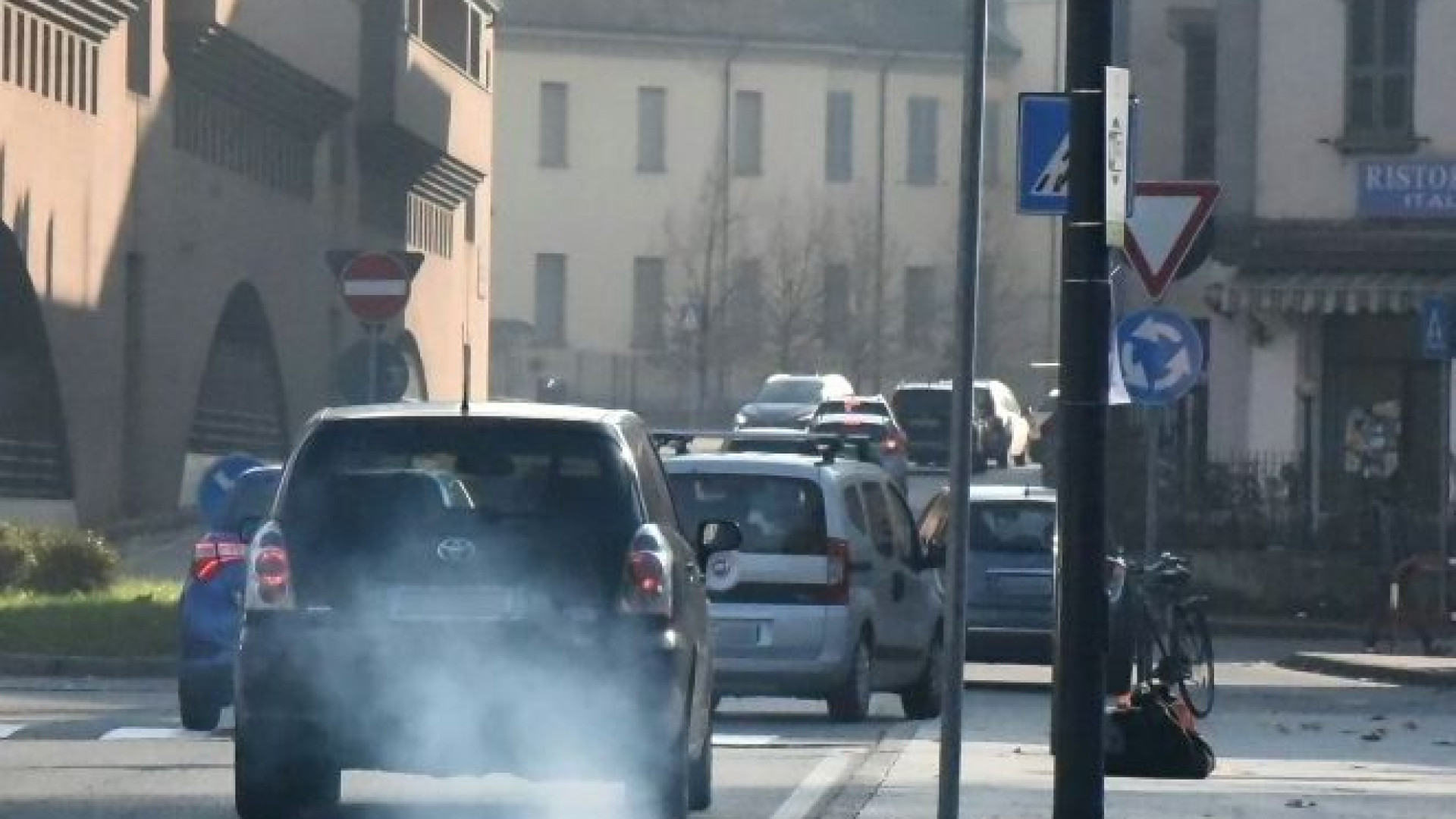 Smog: stop alle misure emergenziali, da domani divieti ordinari del traffico