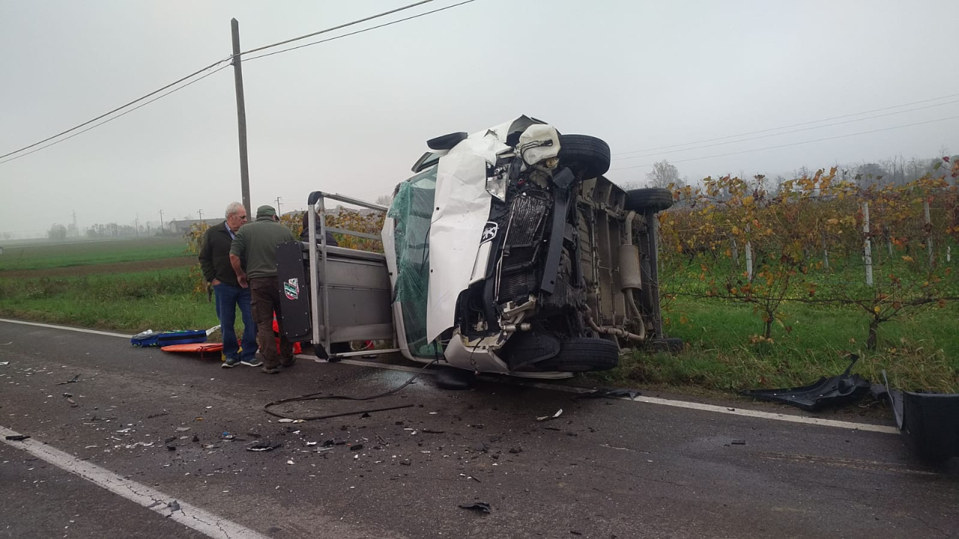 Schianto a Fabiano di Borgonovo: tre feriti, uno in condizioni gravissime a Parma in elicottero