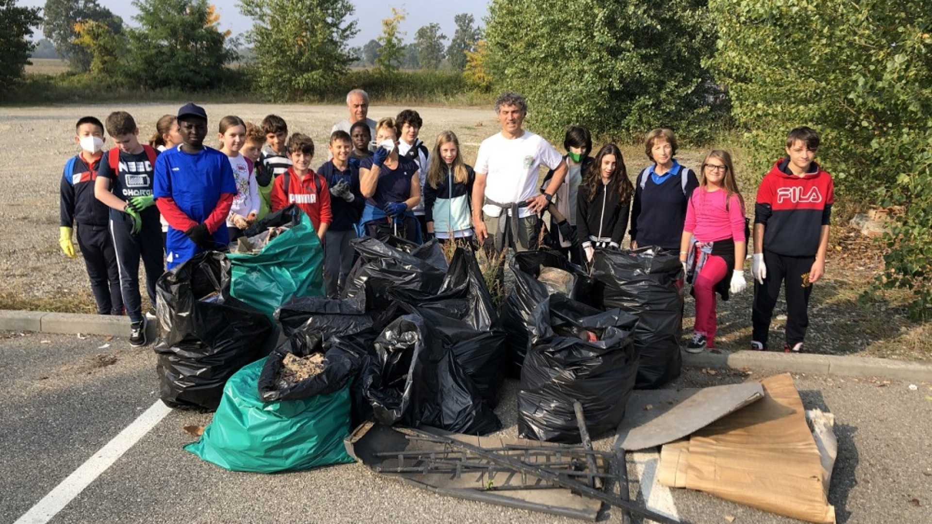 A Gragnano i ragazzi delle scuole scoprono e ripuliscono una discarica
