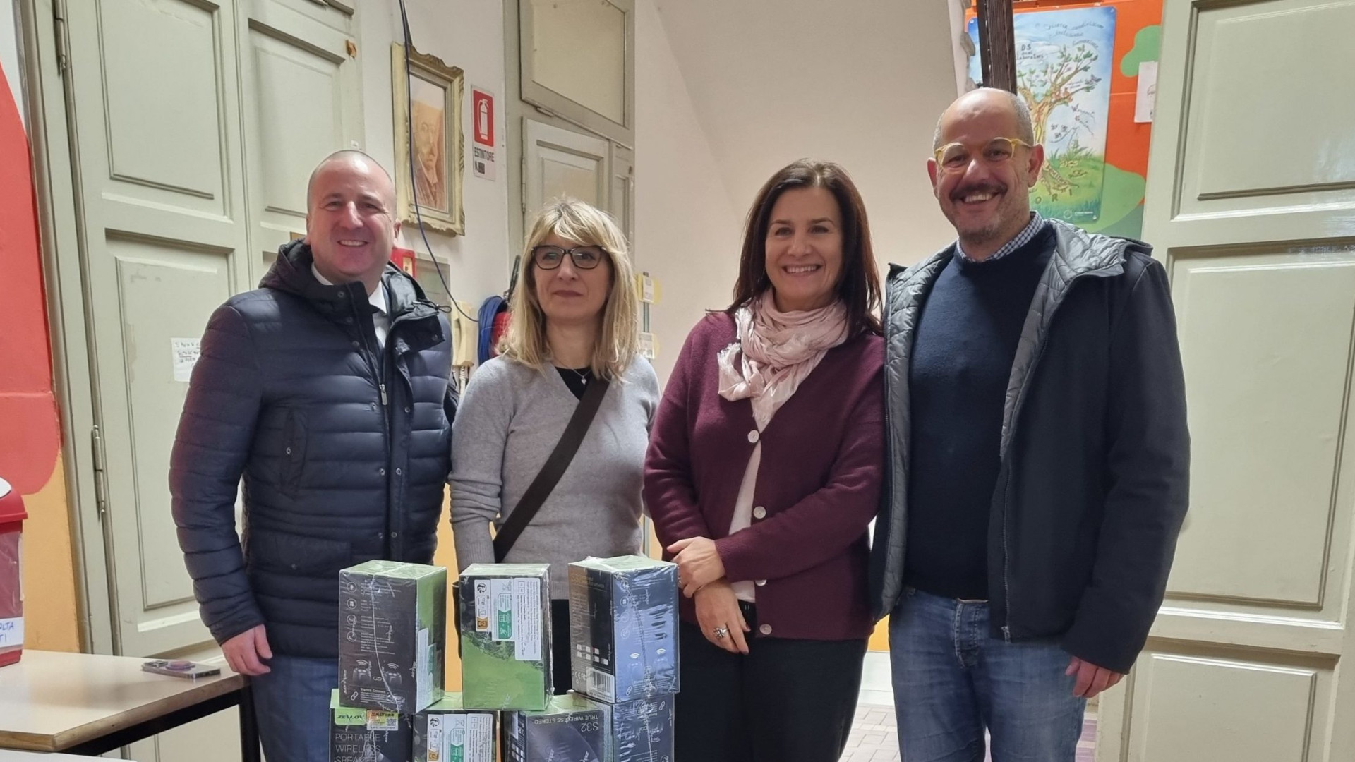 "CioccolatiAmo" va in aiuto alle scuole piacentine: casse audio e canestri da baskin