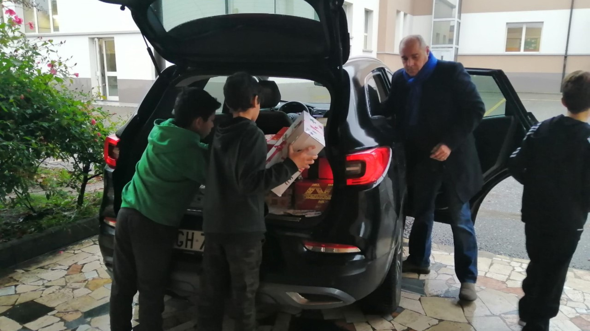 Gragnano: bimbi "preparano" 180 pacchi, distribuiti ai meno fortunati