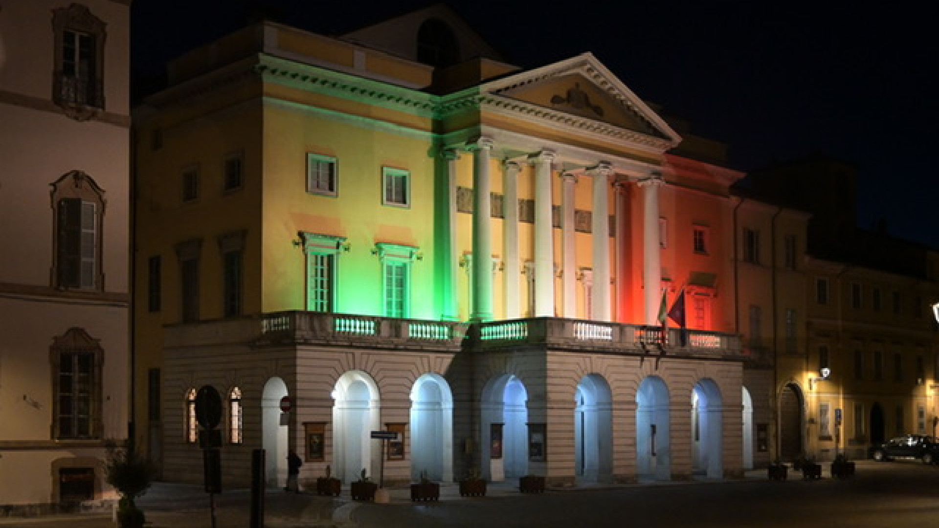 Giornata Unità nazionale, gli scatti tricolore dalla città deserta