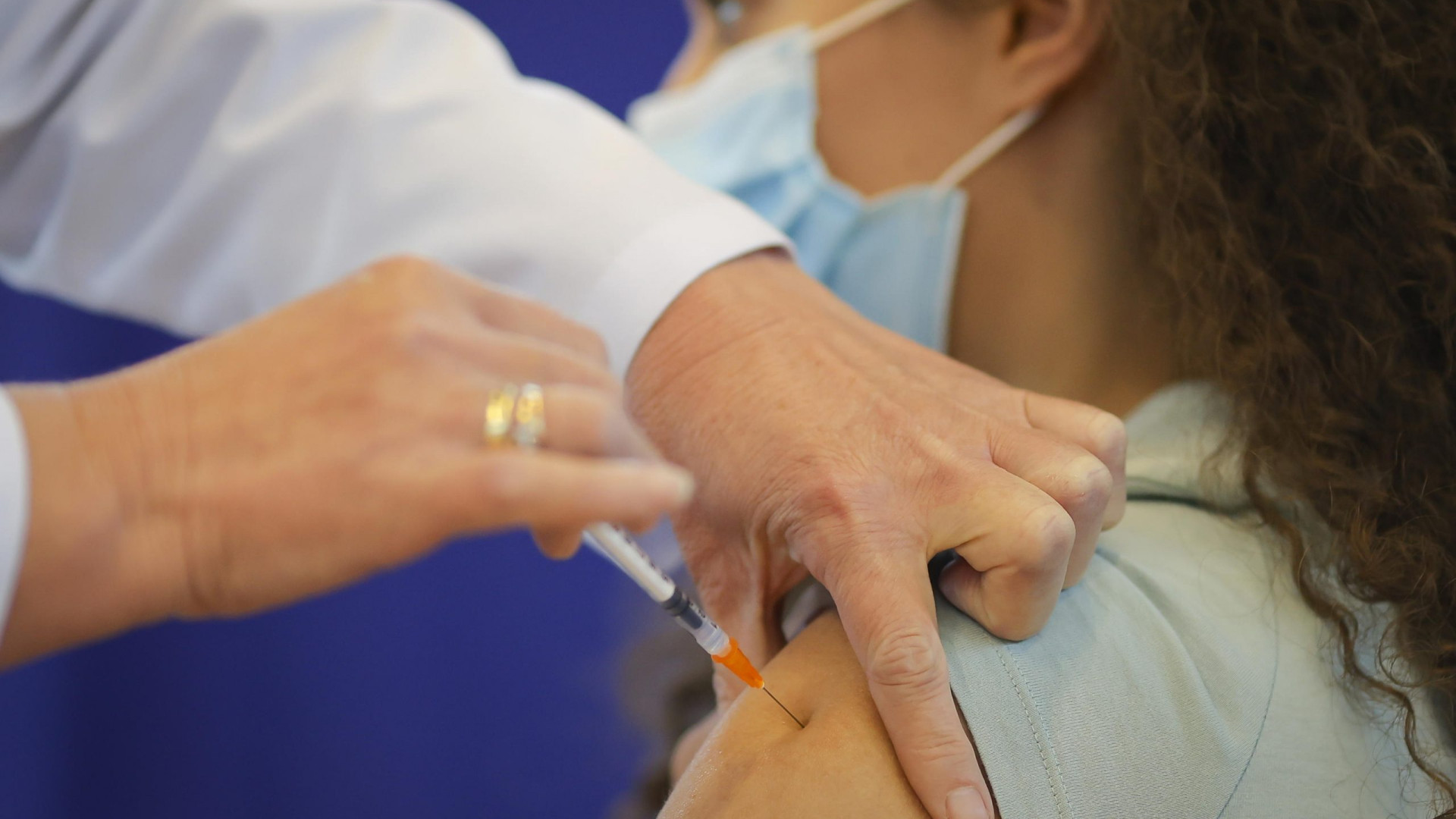 Da domani si può prenotare la terza dose per i ragazzi di 16 e 17 anni