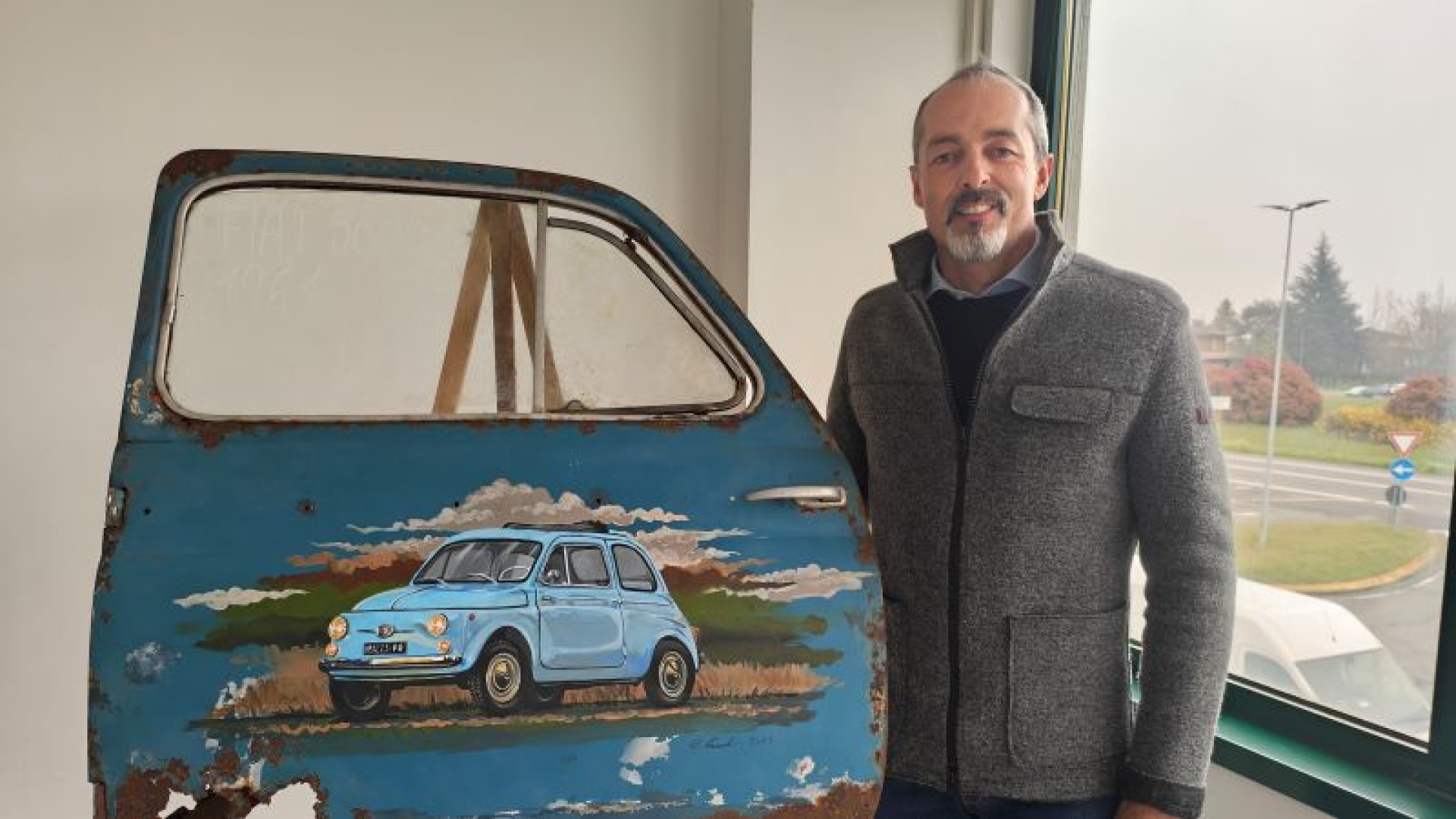 Auto storiche rivivono grazie a Riccardo: "Trasformo portiere in dipinti materici"