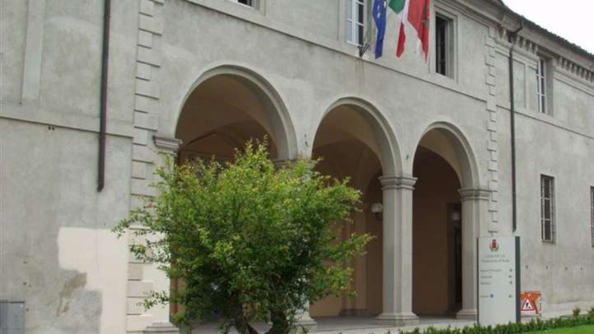 Truffatori si spacciano per operatori sanitari che somministrano il vaccino