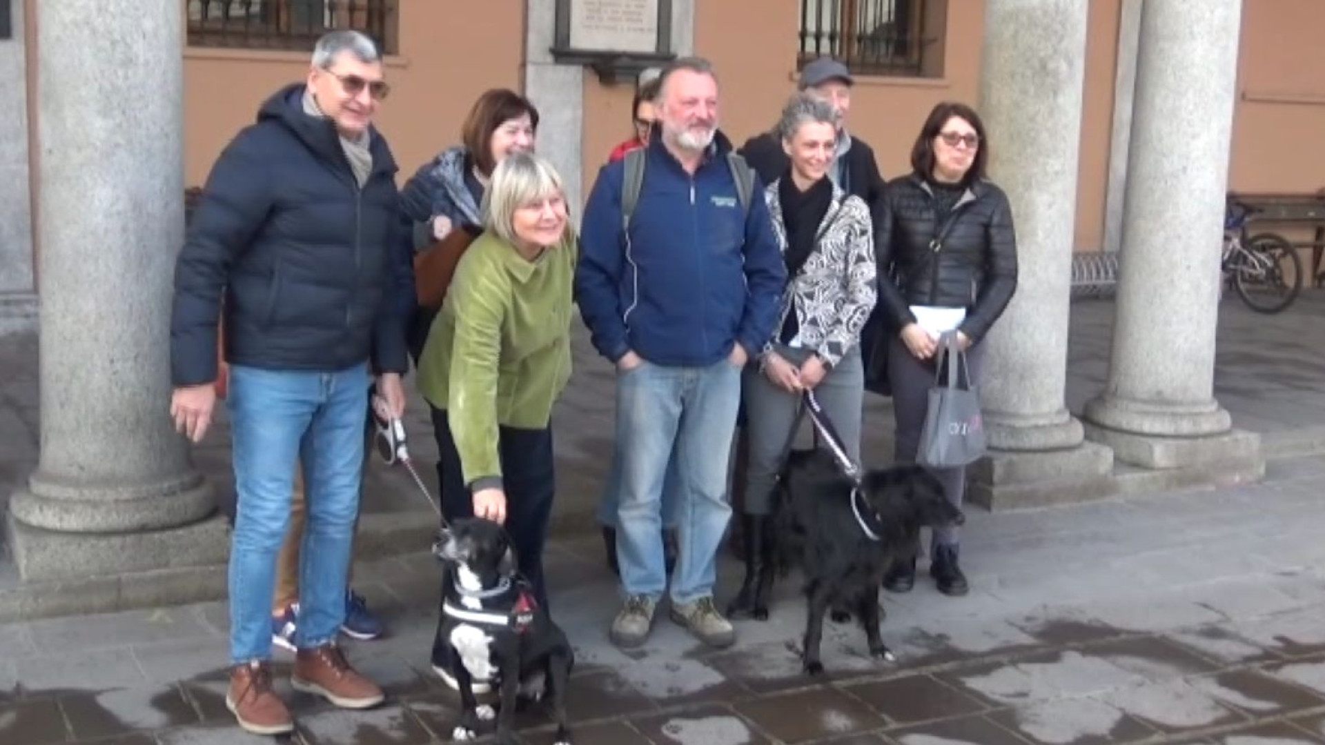 Sette adozioni al canile di Montebolzone. Proprietari ricevono le dog card