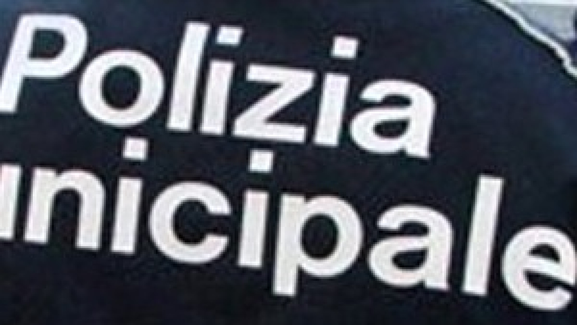 Furto di abbigliamento, la municipale insegue e arresta un 36enne