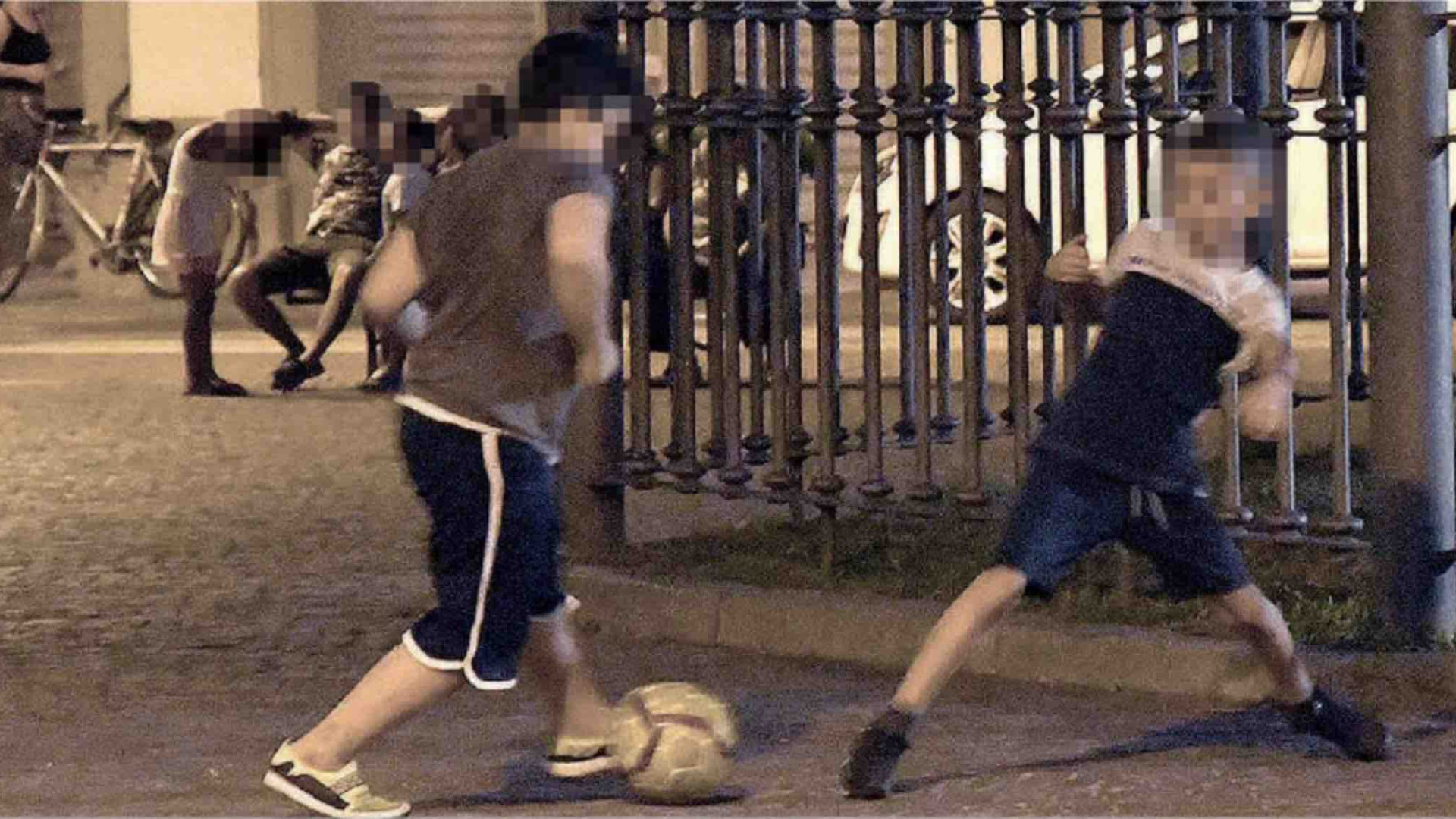 Pallone in piazza Duomo: sì o no? Si accende il dibattito