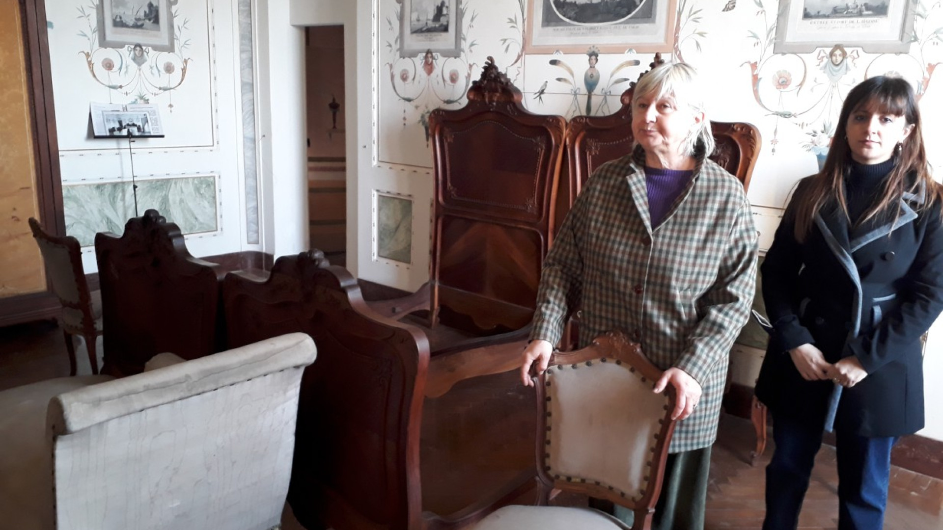 Cassettoni, armadi, stufe in terracotta. Da villa Braghieri spunta un tesoro di antichità