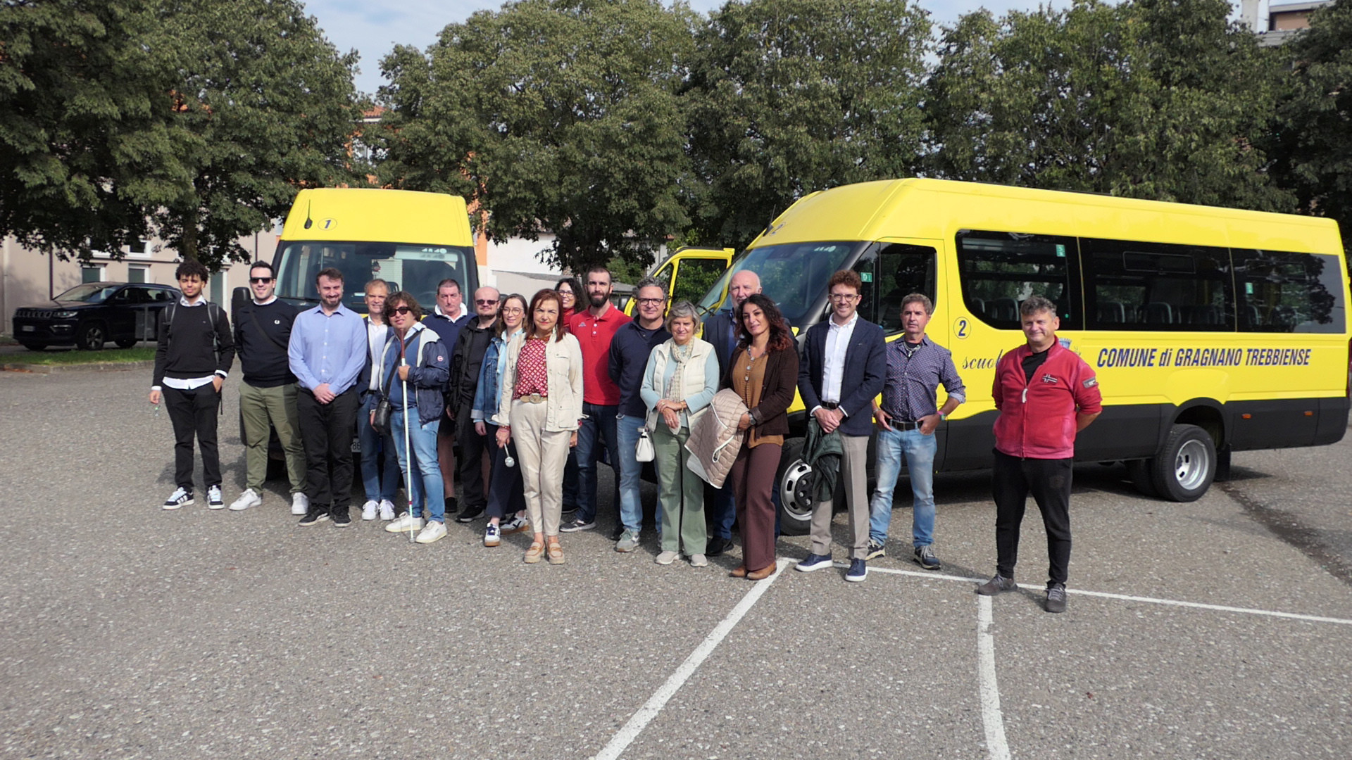 Gragnano, dieci aziende del territorio regalano un nuovo scuolabus al paese