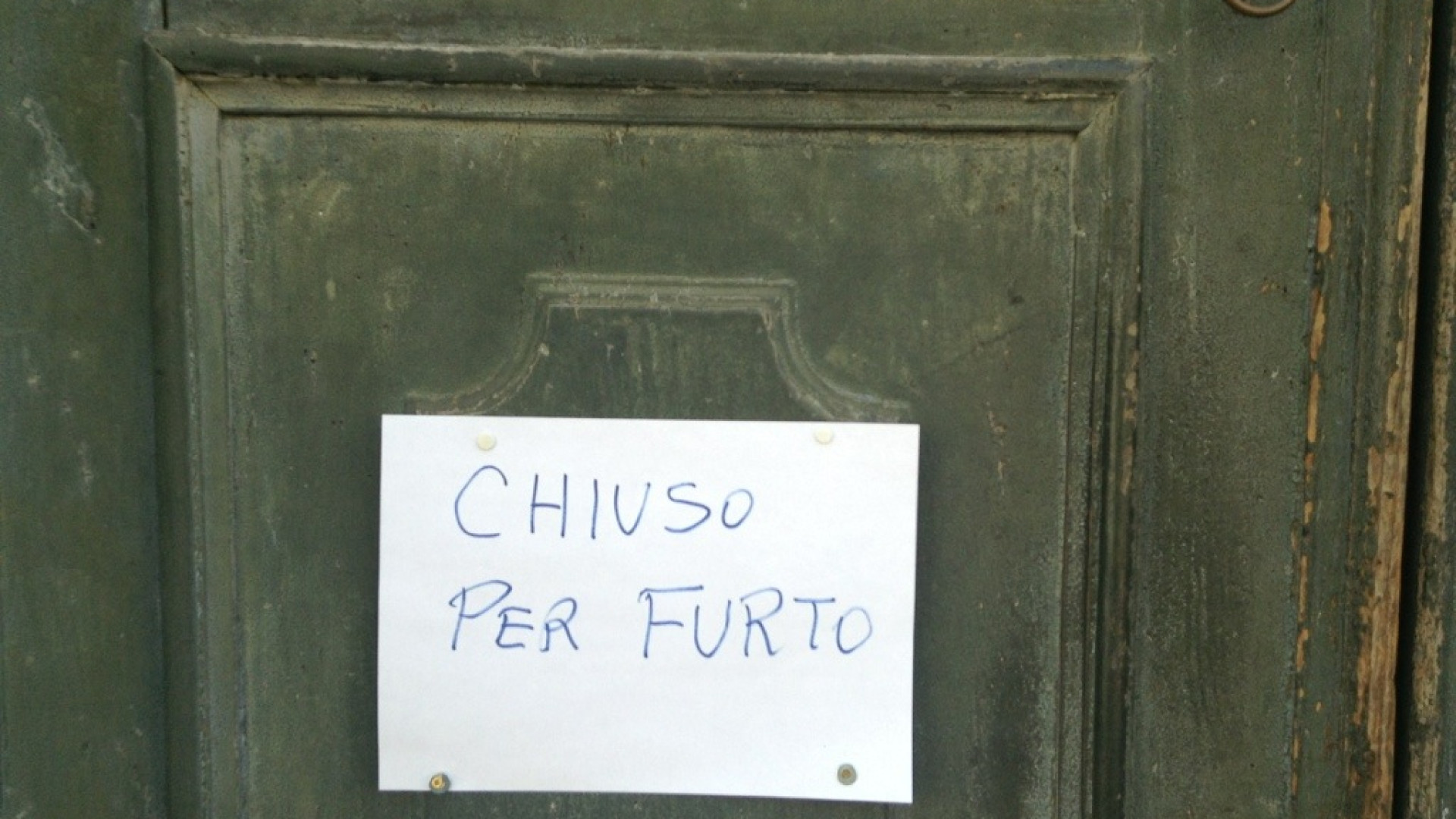 Forzano la porta di San Giuseppe all'ospedale. Chiuso per furto