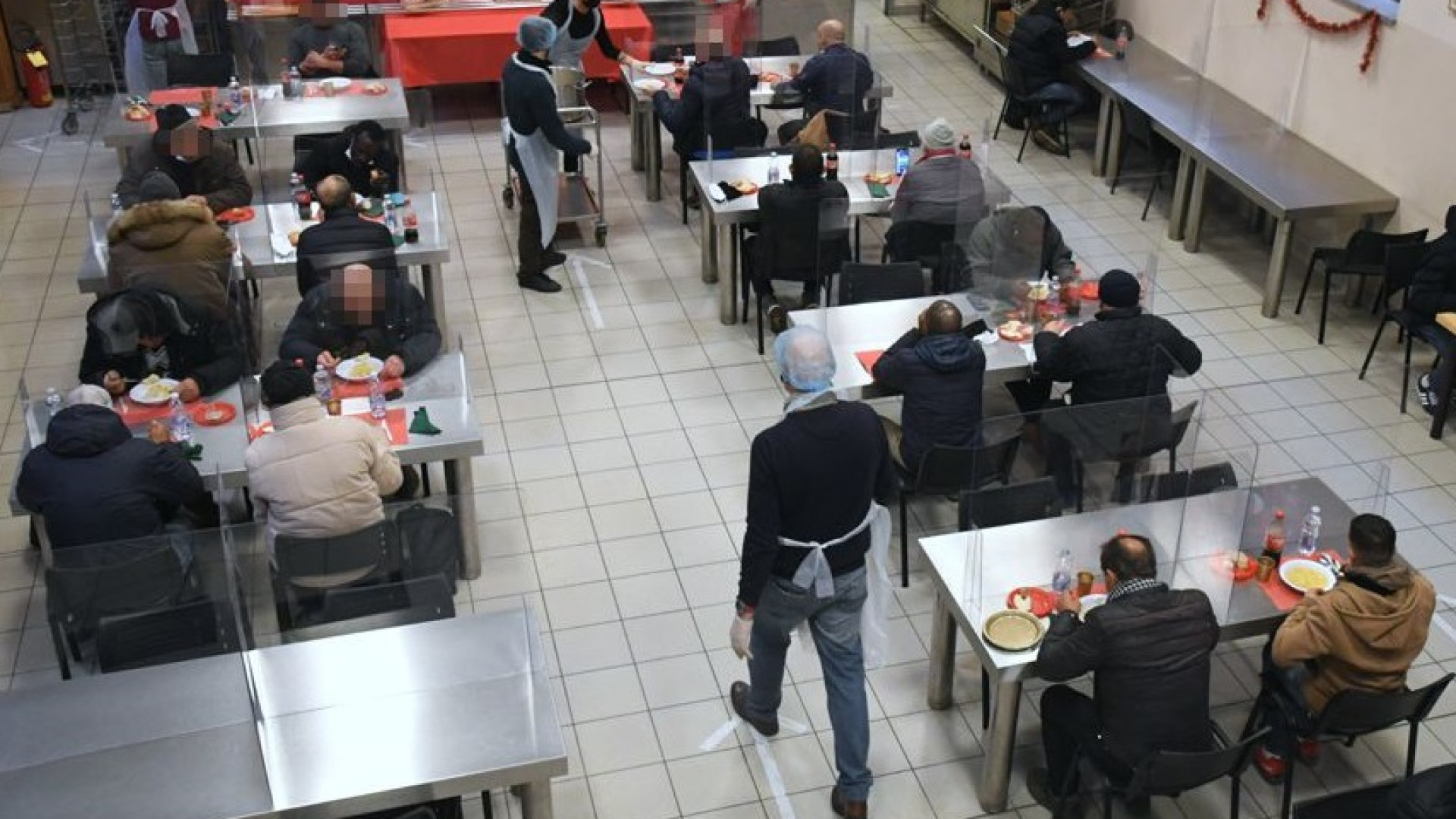 Mensa della Caritas, mai così tanti pasti serviti: "Donne senzatetto in aumento"