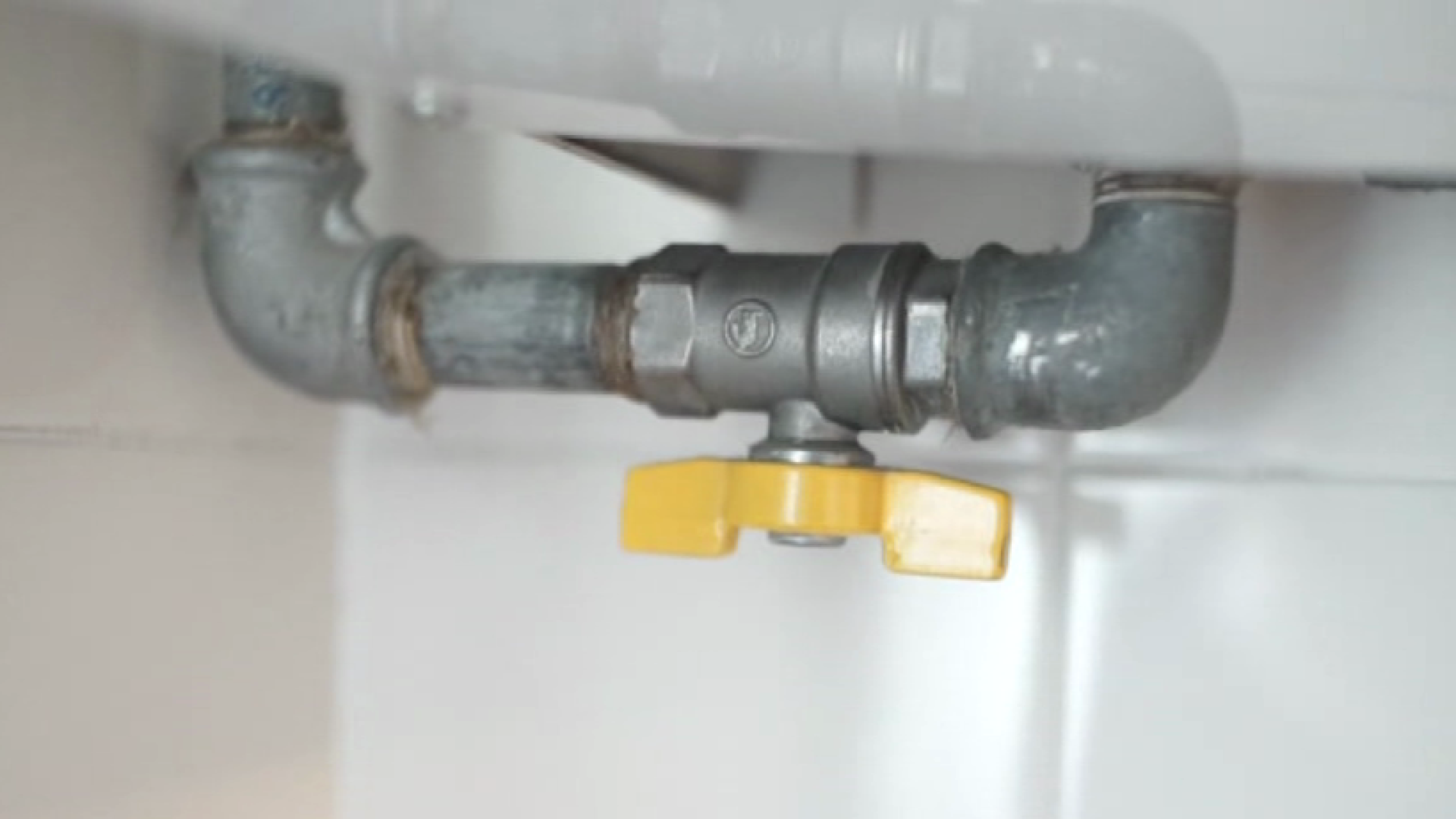 "Così sono stata truffata da un idraulico trovato online": piacentina sporge denuncia