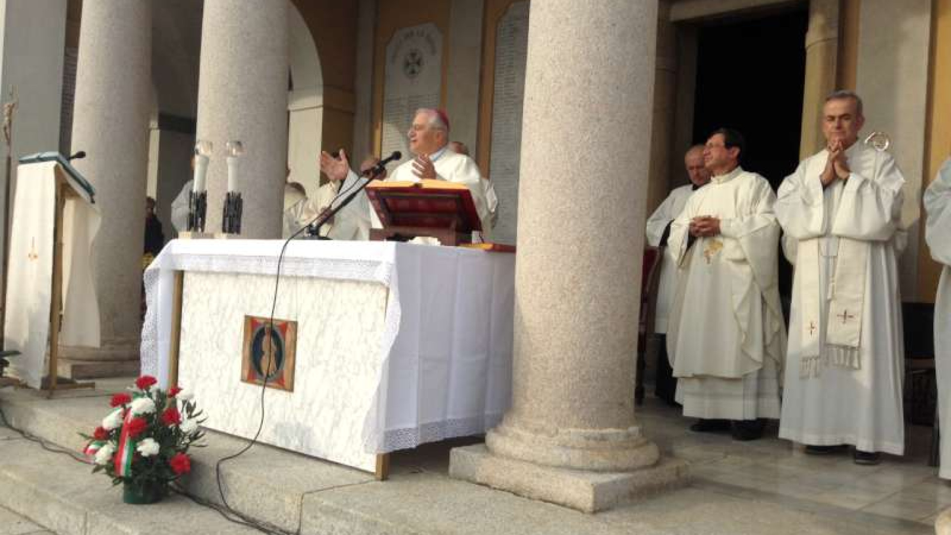Ognissanti, il vescovo: La santità è nascosta nelle pieghe del quotidiano