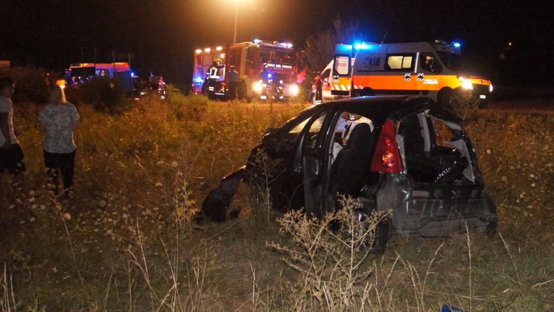 Ziano, auto esce di strada e si ribalta. Quattro feriti gravi