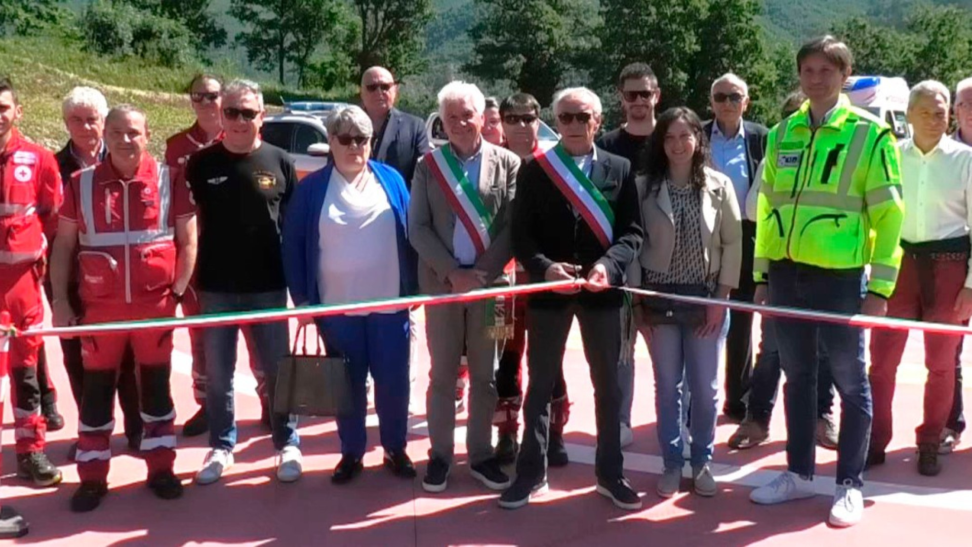 L'eliambulanza atterra di notte a Marsaglia. Inaugurata la piazzola vicina alla Ss45